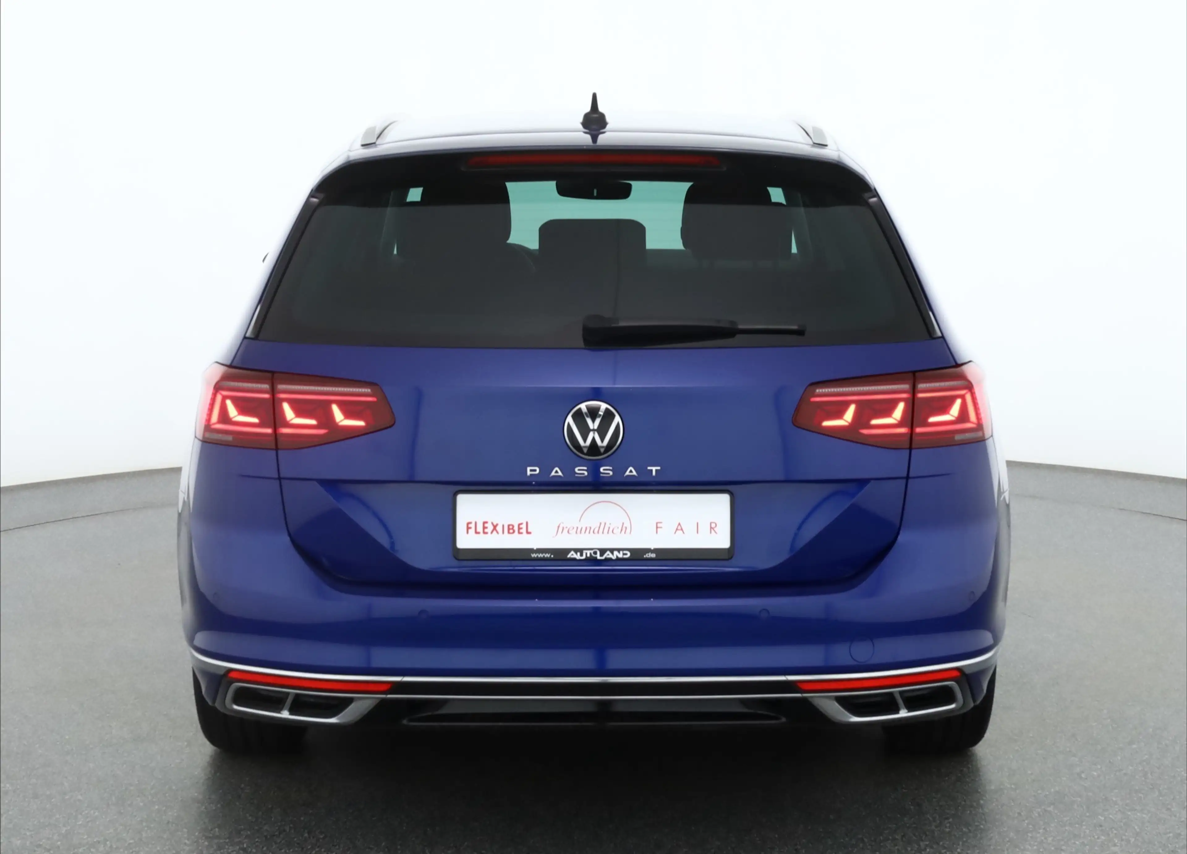 Volkswagen Passat Variant 2.0 TDI DSG R-Line LED 360° Navi — photo 4