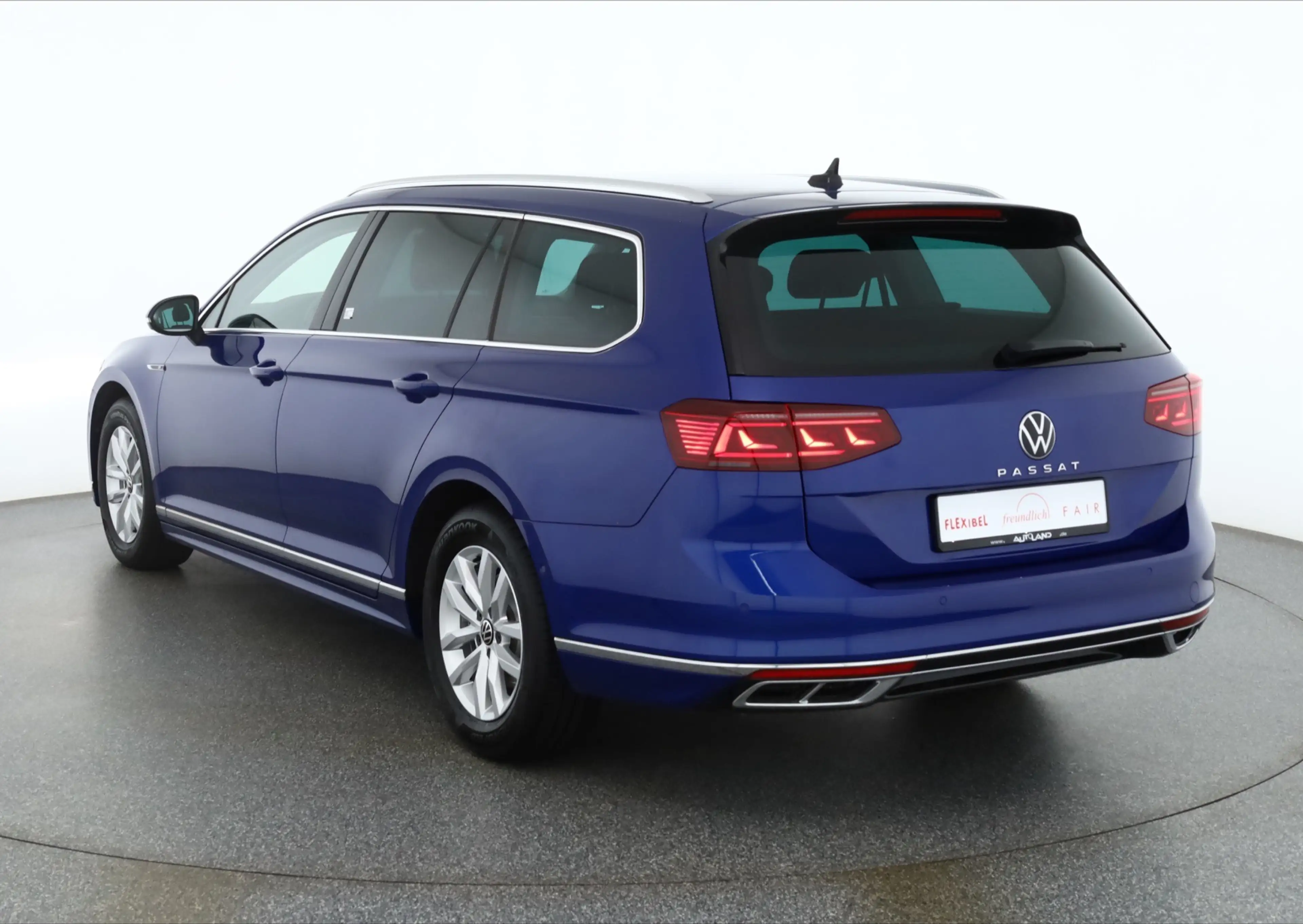 Volkswagen Passat Variant 2.0 TDI DSG R-Line LED 360° Navi — photo 3