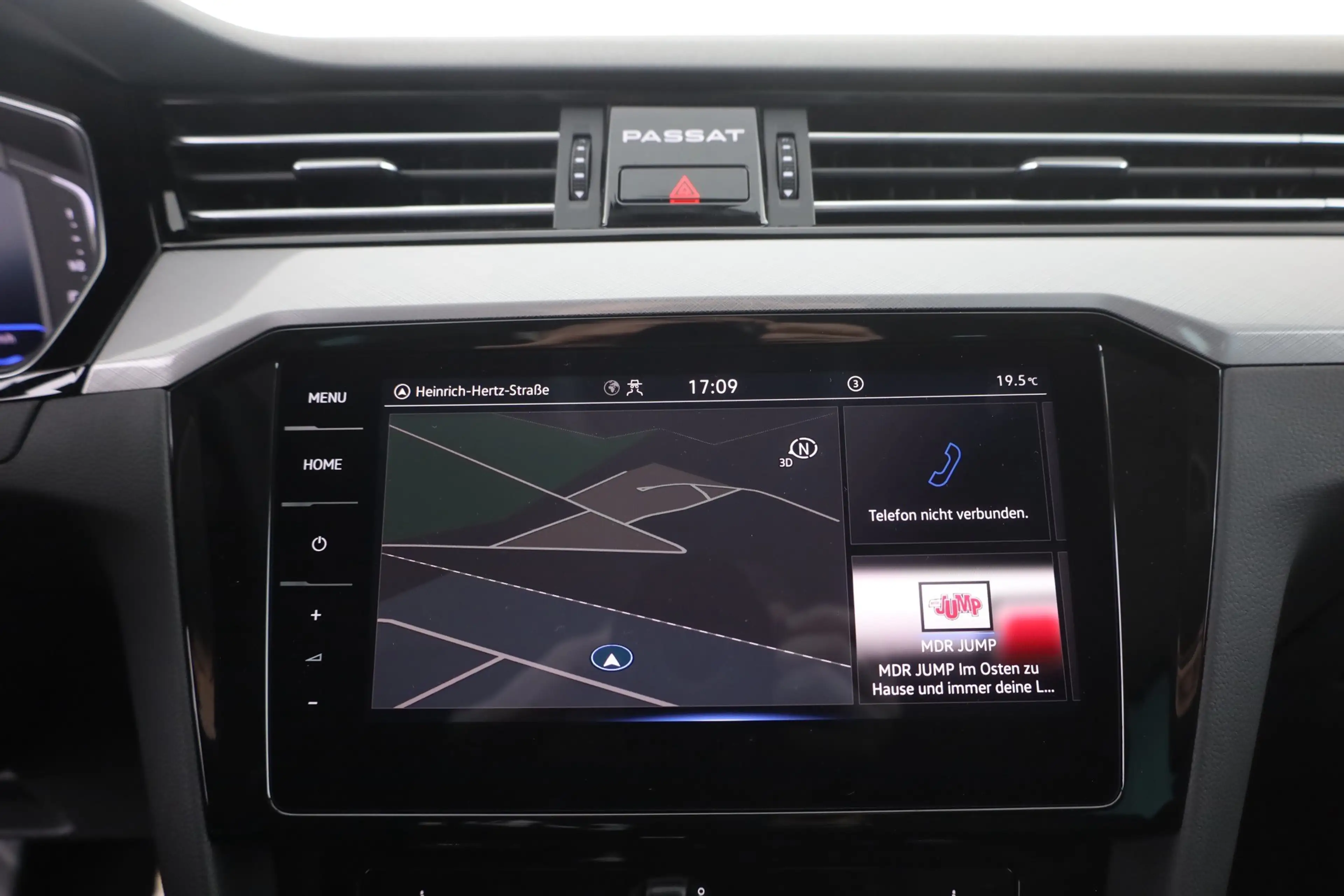 Volkswagen Passat Variant 2.0 TDI DSG R-Line LED 360° Navi — photo 13