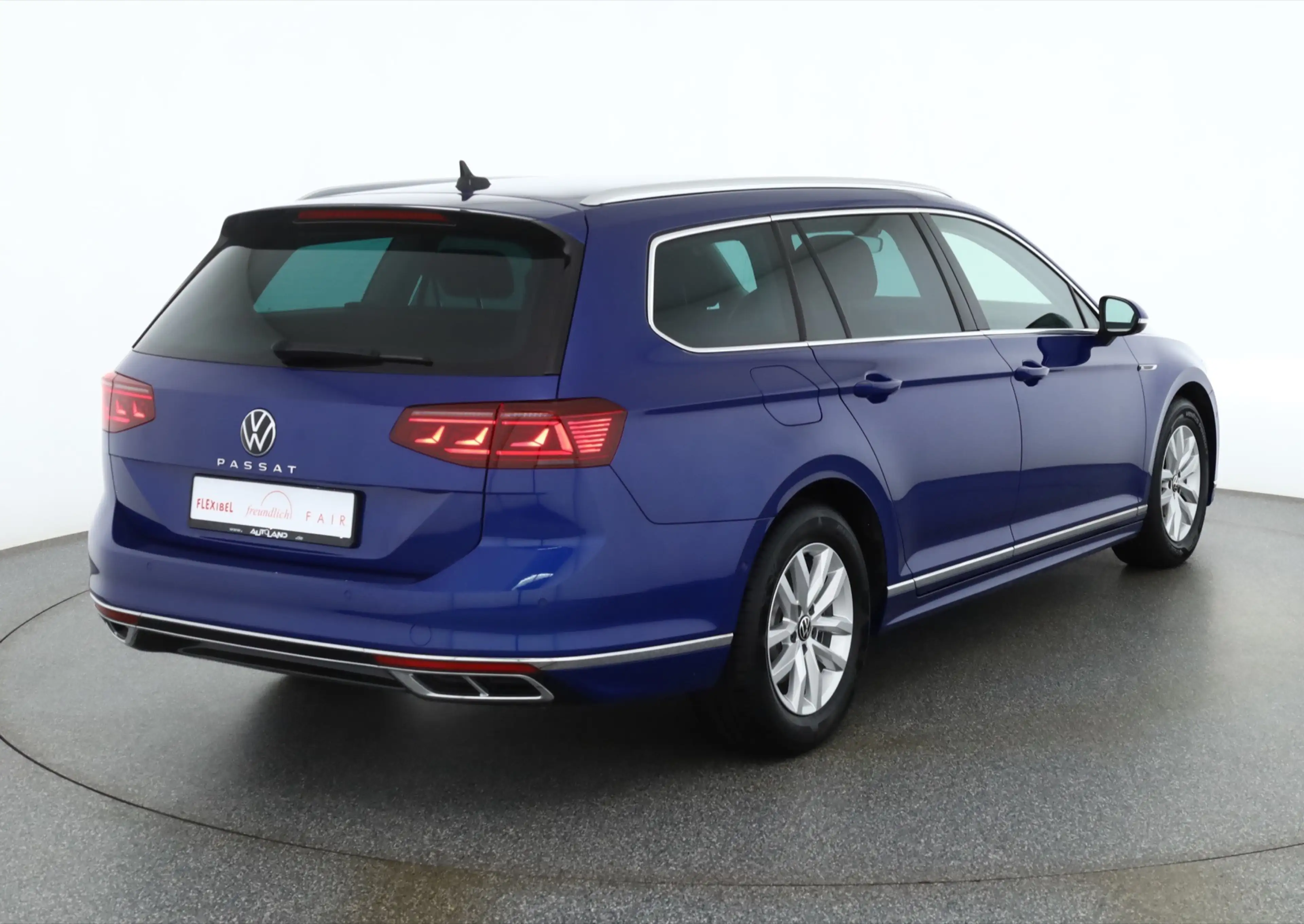 Volkswagen Passat Variant 2.0 TDI DSG R-Line LED 360° Navi — photo 5