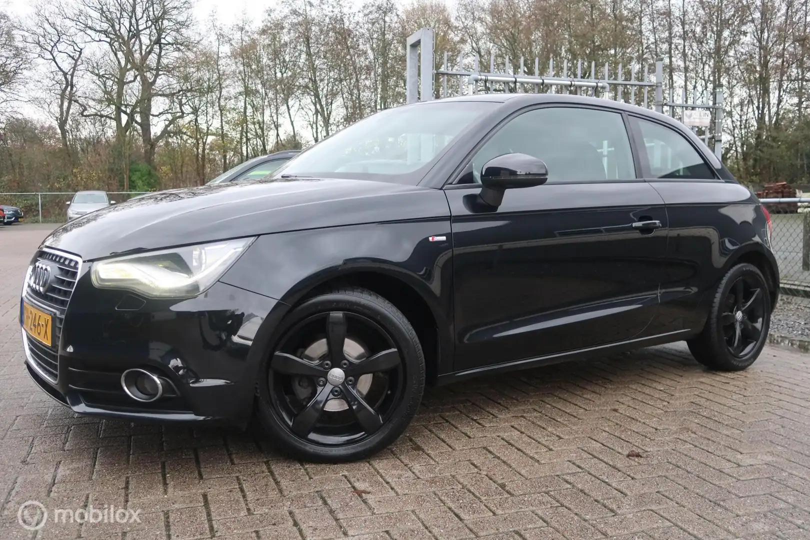 Audi A1 1.2 TFSI Ambition Pro S-Line Negro - 2