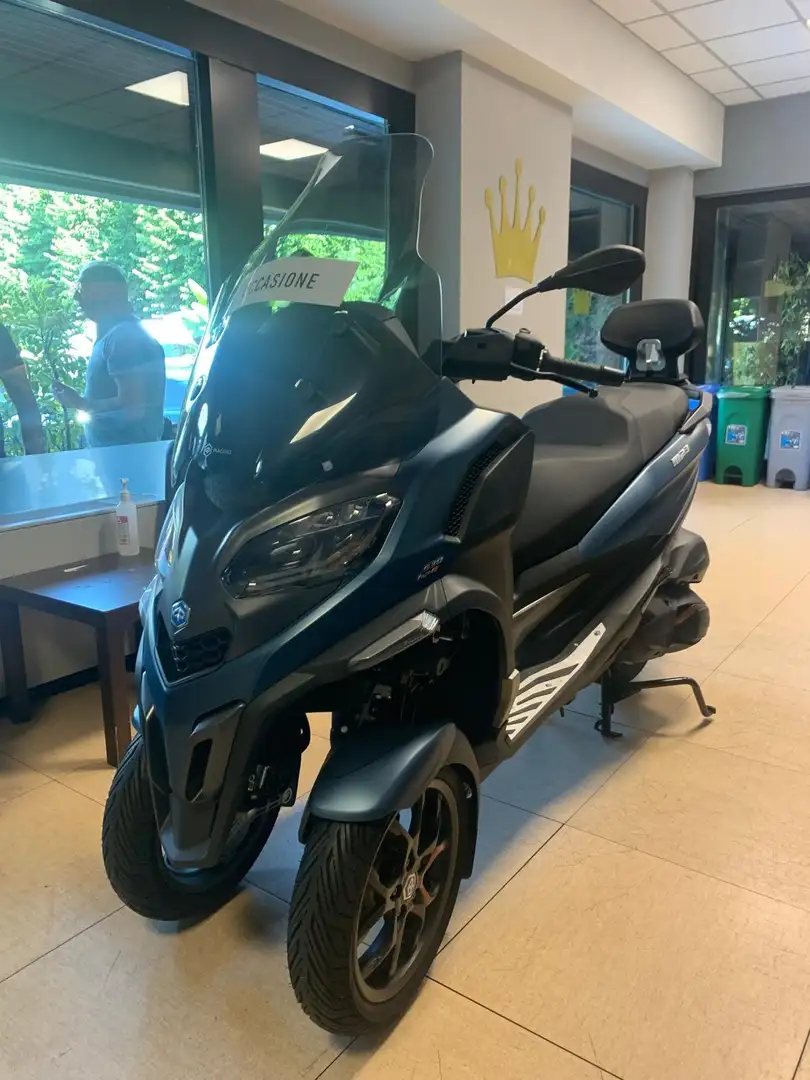 Piaggio MP3 530 HPE Šedá - 1