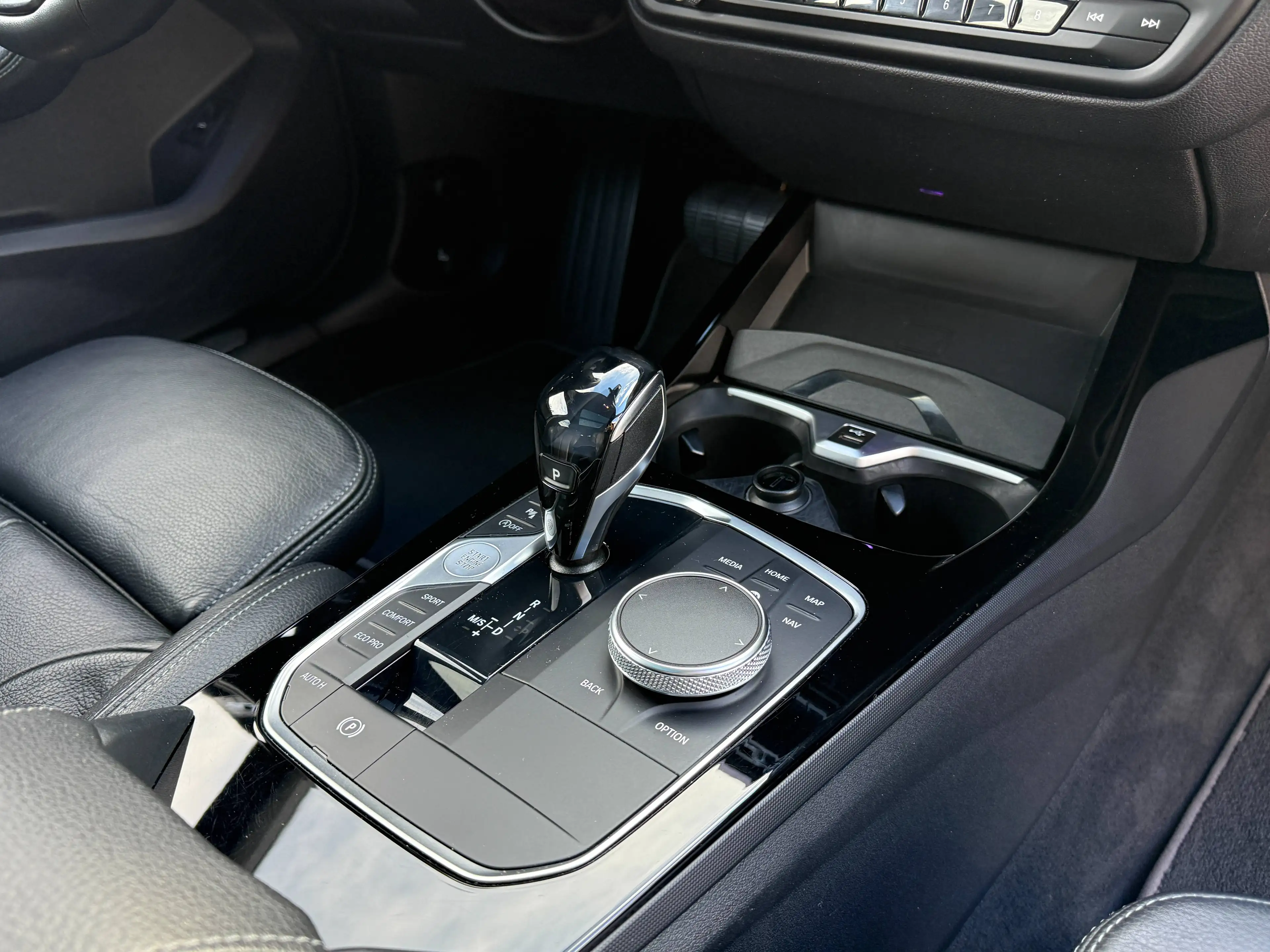 BMW 120 d xDrive Luxury Line Autom. ACC AHK Pano HUD LED Leder — photo 8