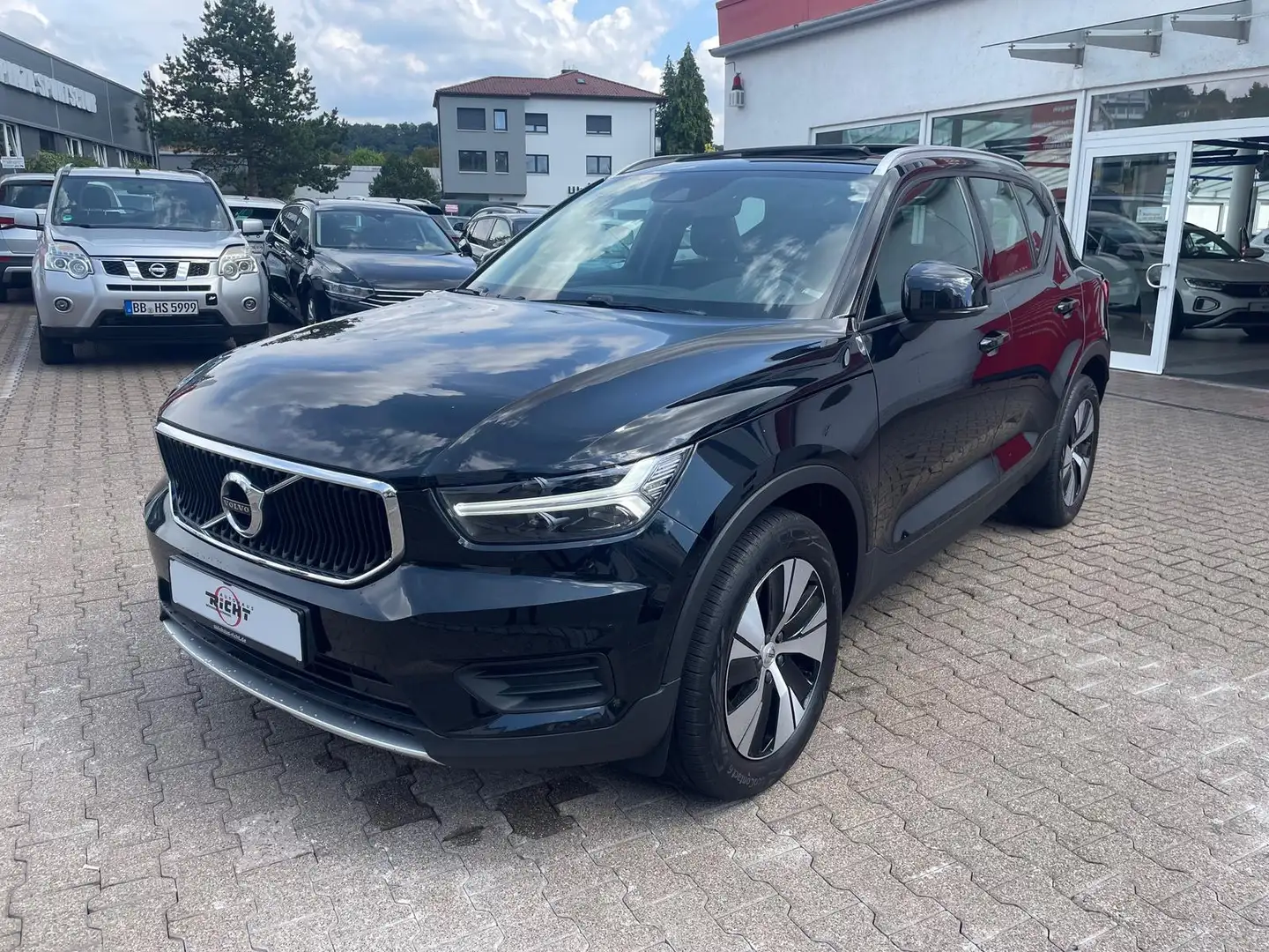 Volvo XC40 B4 Momentum Pro AWD AHK STHZ Pano ACC Kamera Schwarz - 2