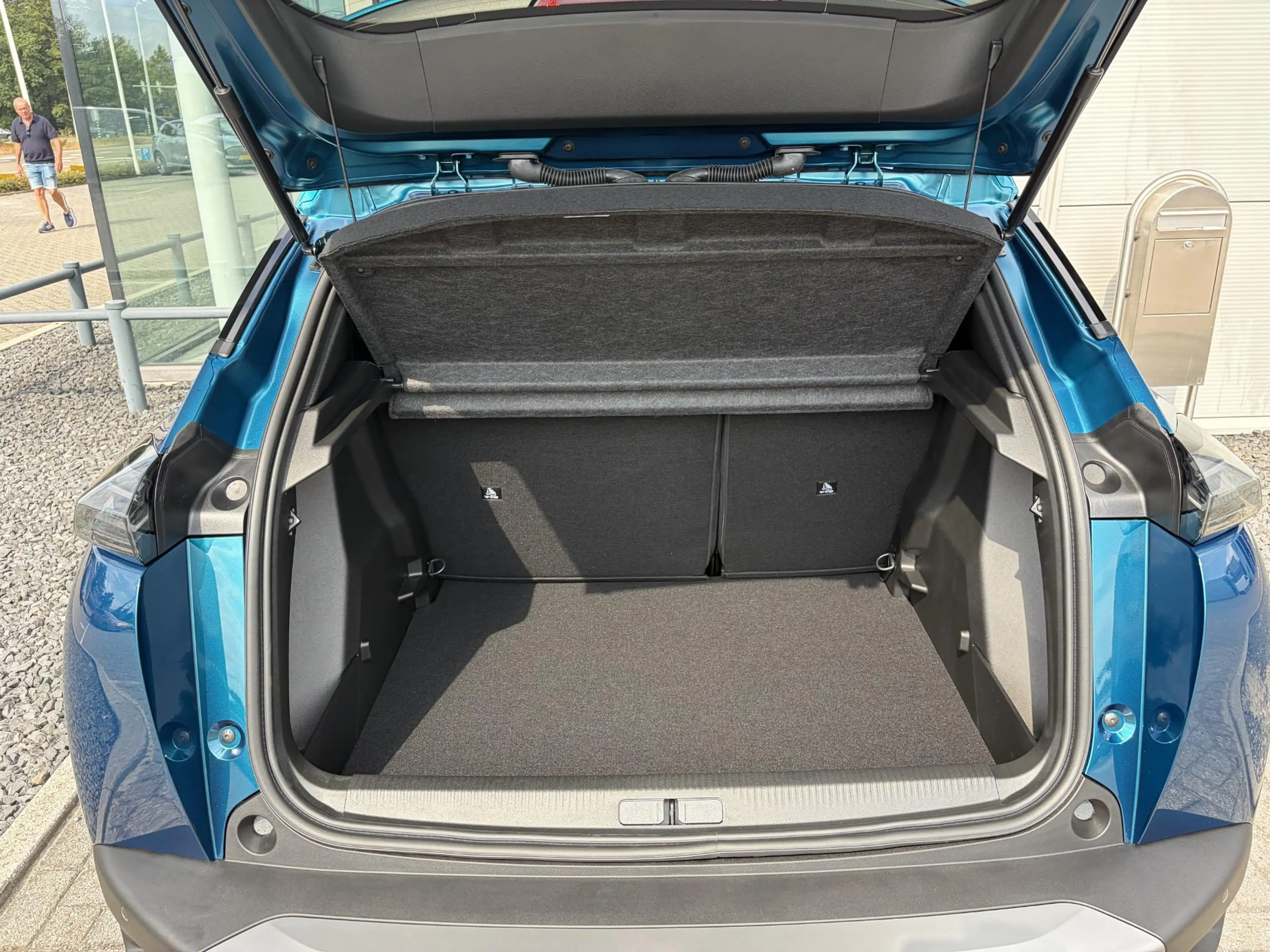 Peugeot e-2008 EV Business 54 kWh — photo 14