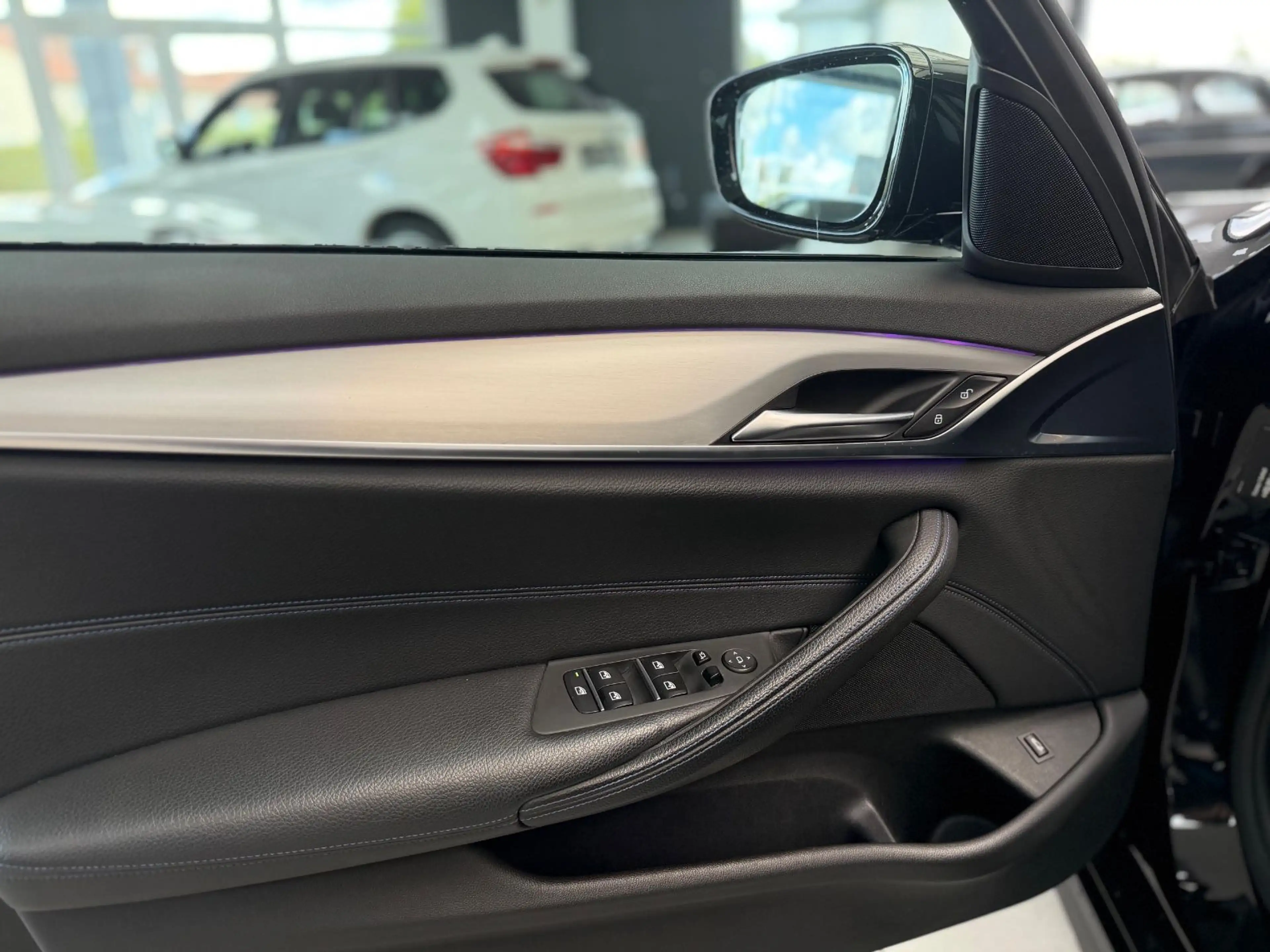 BMW 525 d/M-Sport/HUD/SHADOW/KAMERA/LED/SUNROOF — photo 10