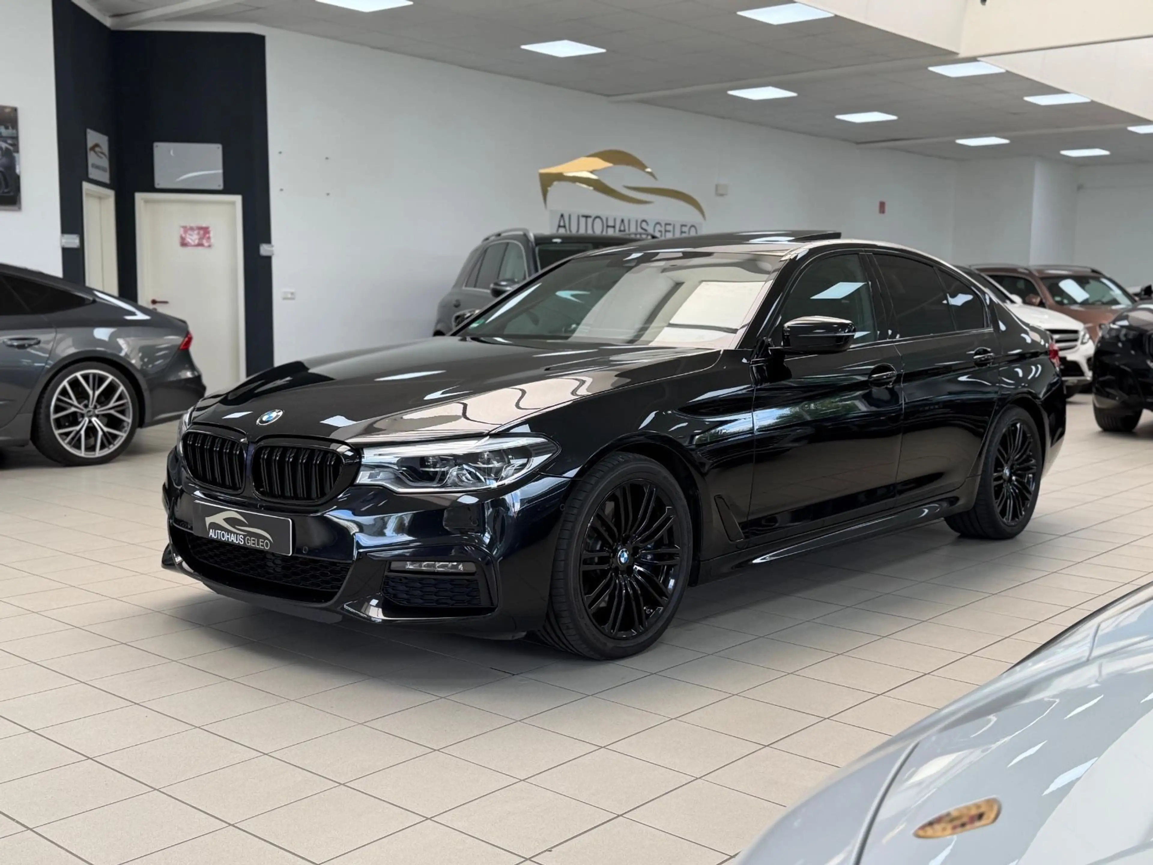 BMW 525 d/M-Sport/HUD/SHADOW/KAMERA/LED/SUNROOF