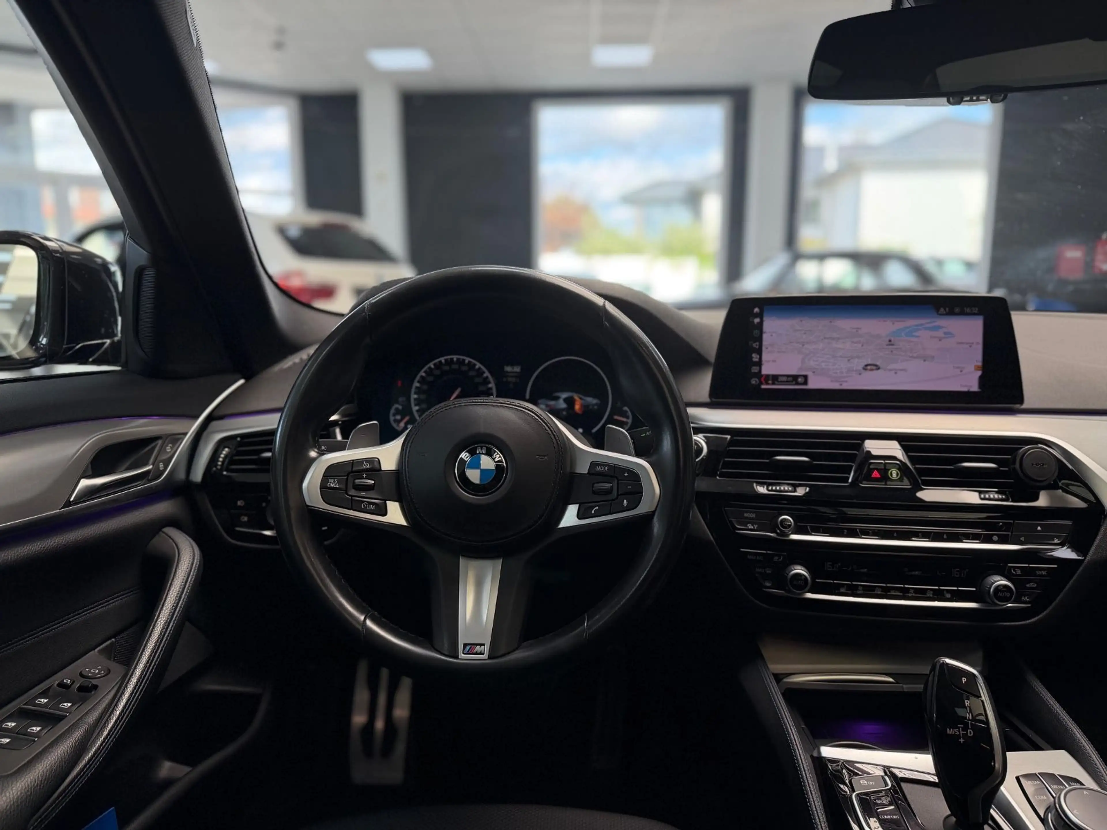 BMW 525 d/M-Sport/HUD/SHADOW/KAMERA/LED/SUNROOF — photo 12