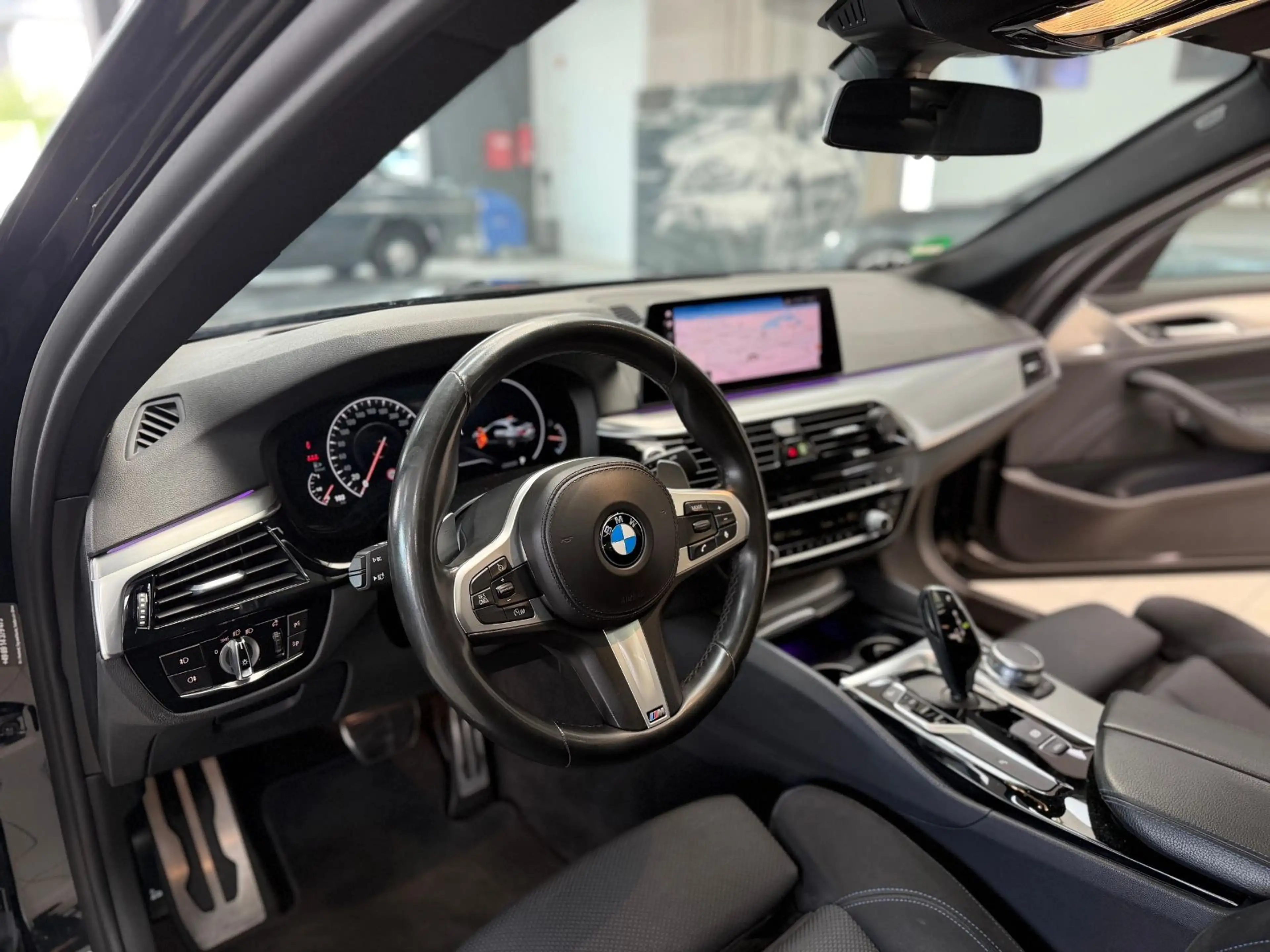 BMW 525 d/M-Sport/HUD/SHADOW/KAMERA/LED/SUNROOF — photo 9