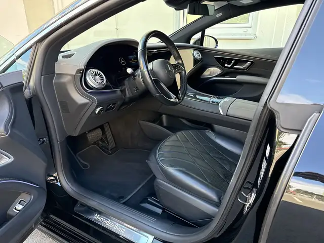 Mercedes-Benz Eqs view 12