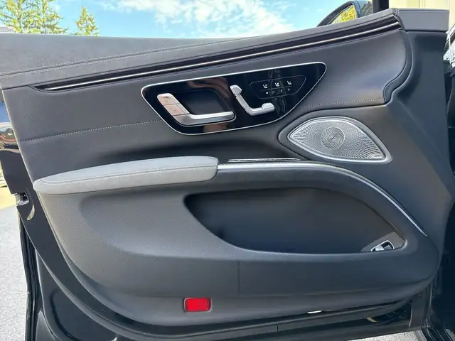 Mercedes-Benz Eqs view 11