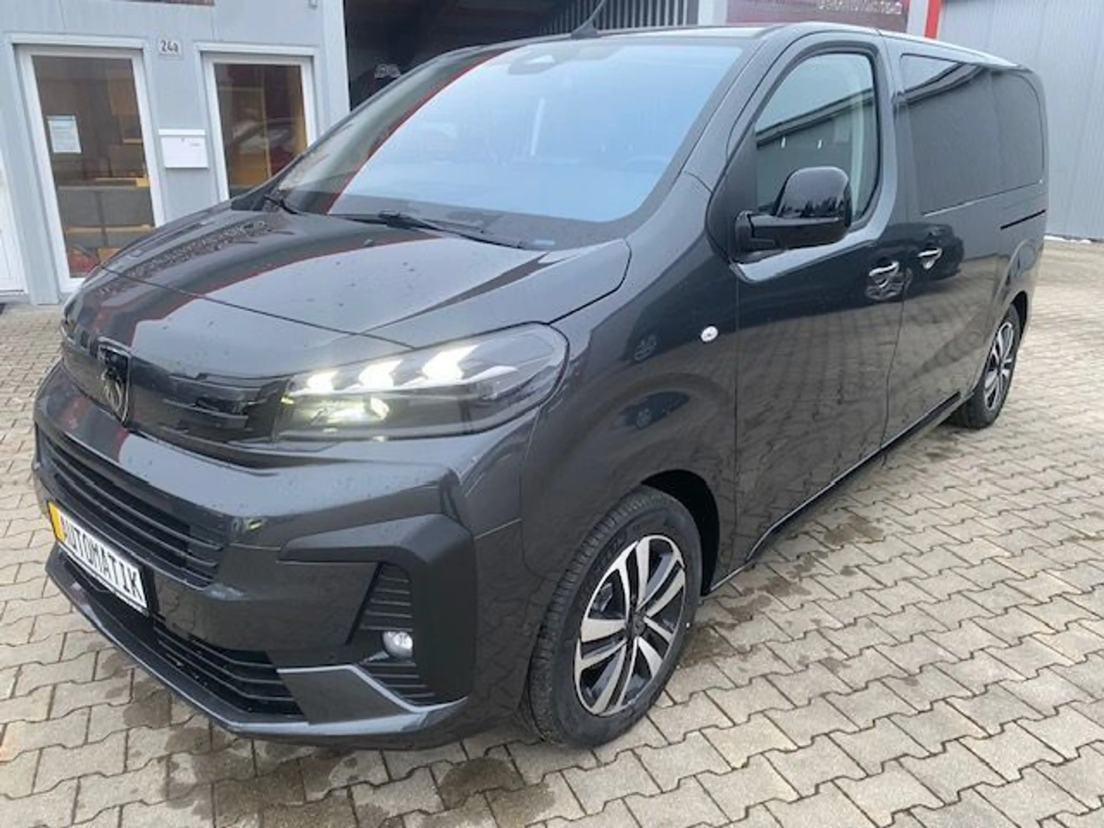 Peugeot Traveller Allure 2,2 L2 8 Sitze Navi ACC 4 x sof