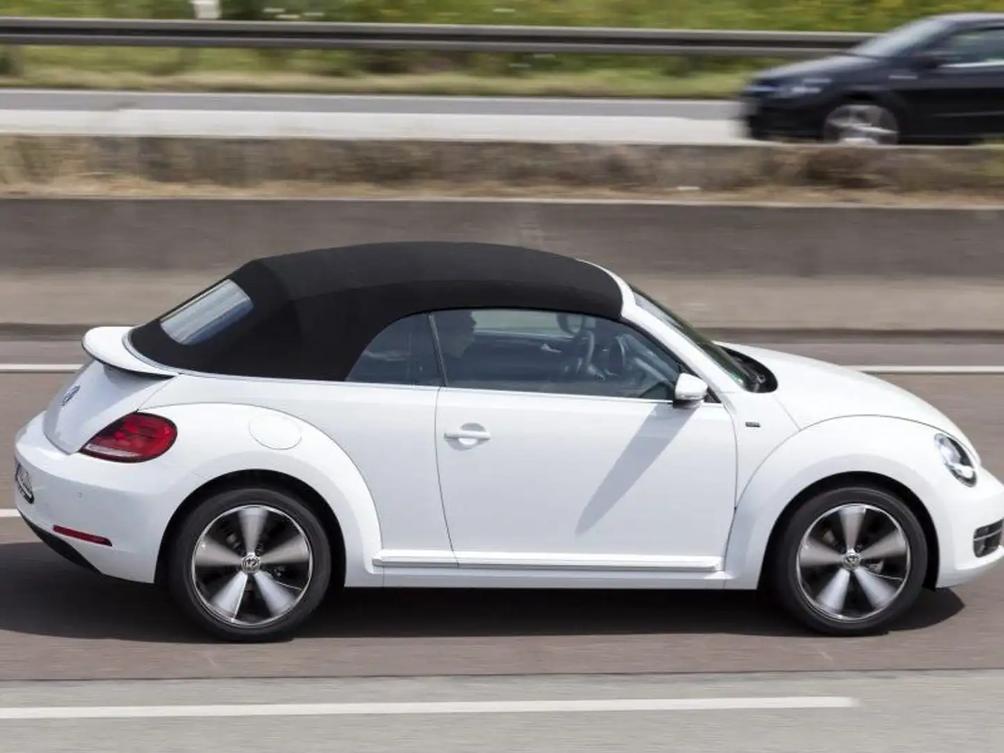 Volkswagen Beetle The Beetle Cabriolet 2.0 TDI BlueMotion Technology - 1