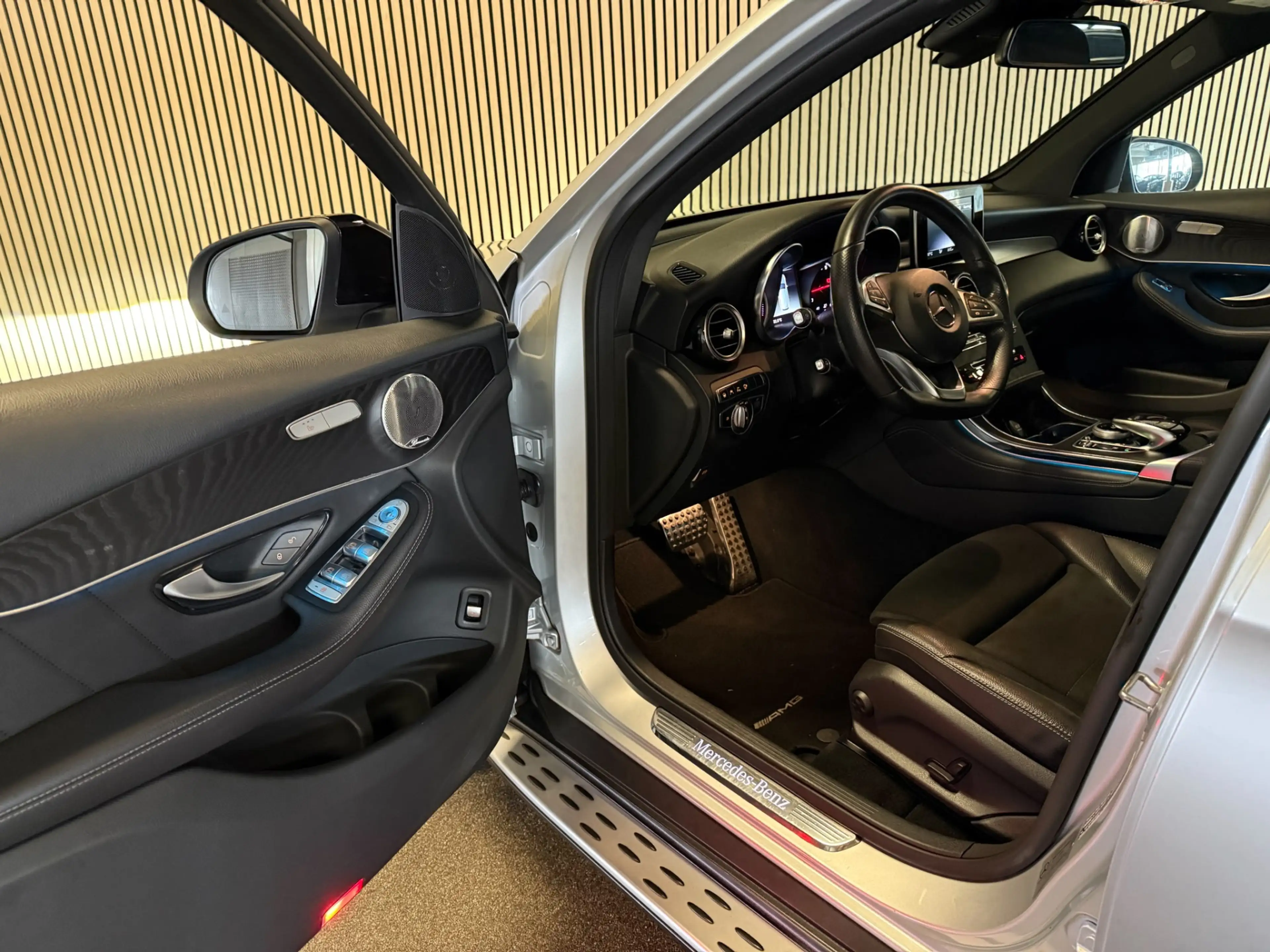 Mercedes-Benz GLC 250 4-Matic AMG STYLING-PANORAMA-RIJ PAKKET-BURMESTER- — photo 11