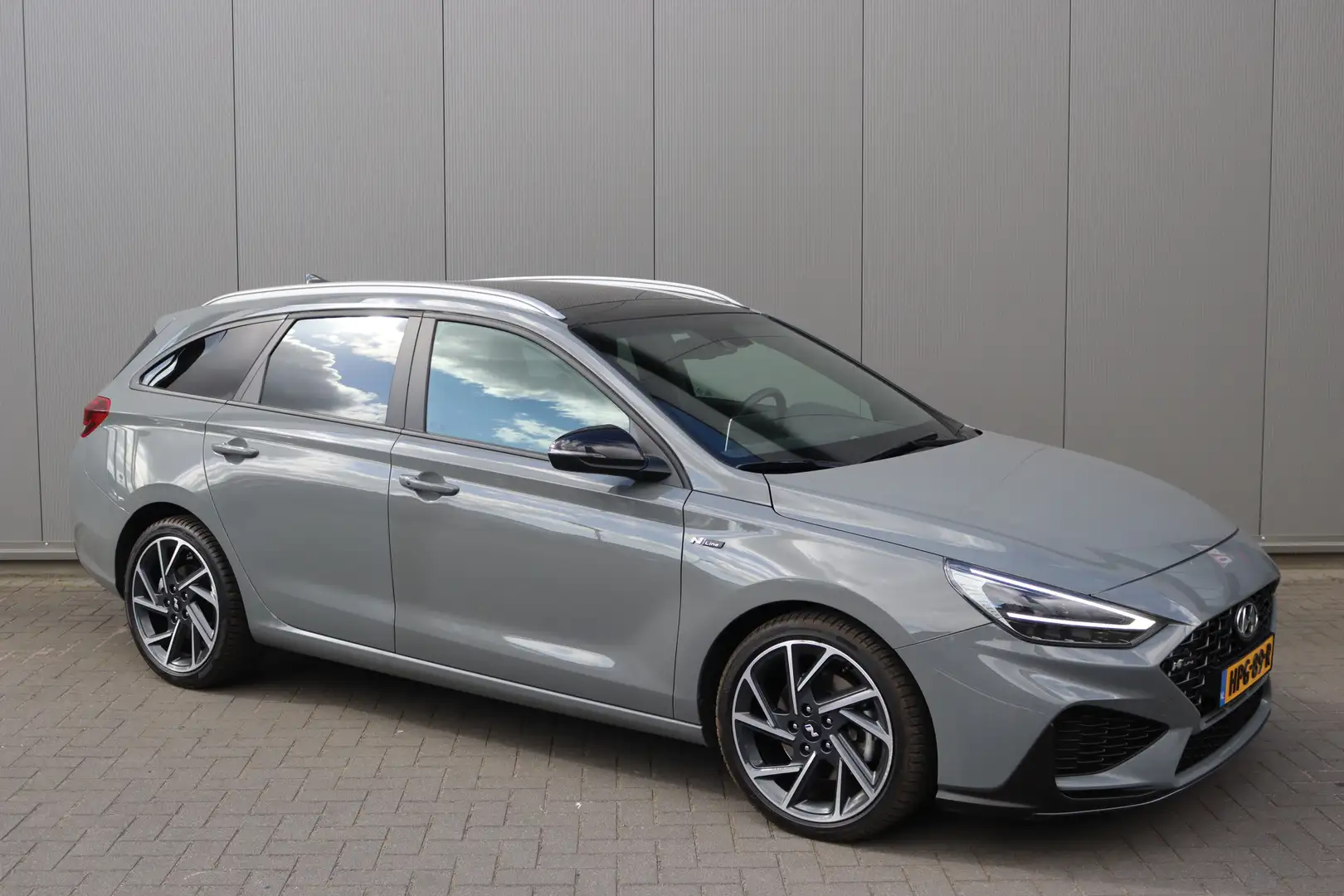 Hyundai i30 Wagon 160PK T-GDi Hybrid Automaat N Line Navigatie Gris - 2