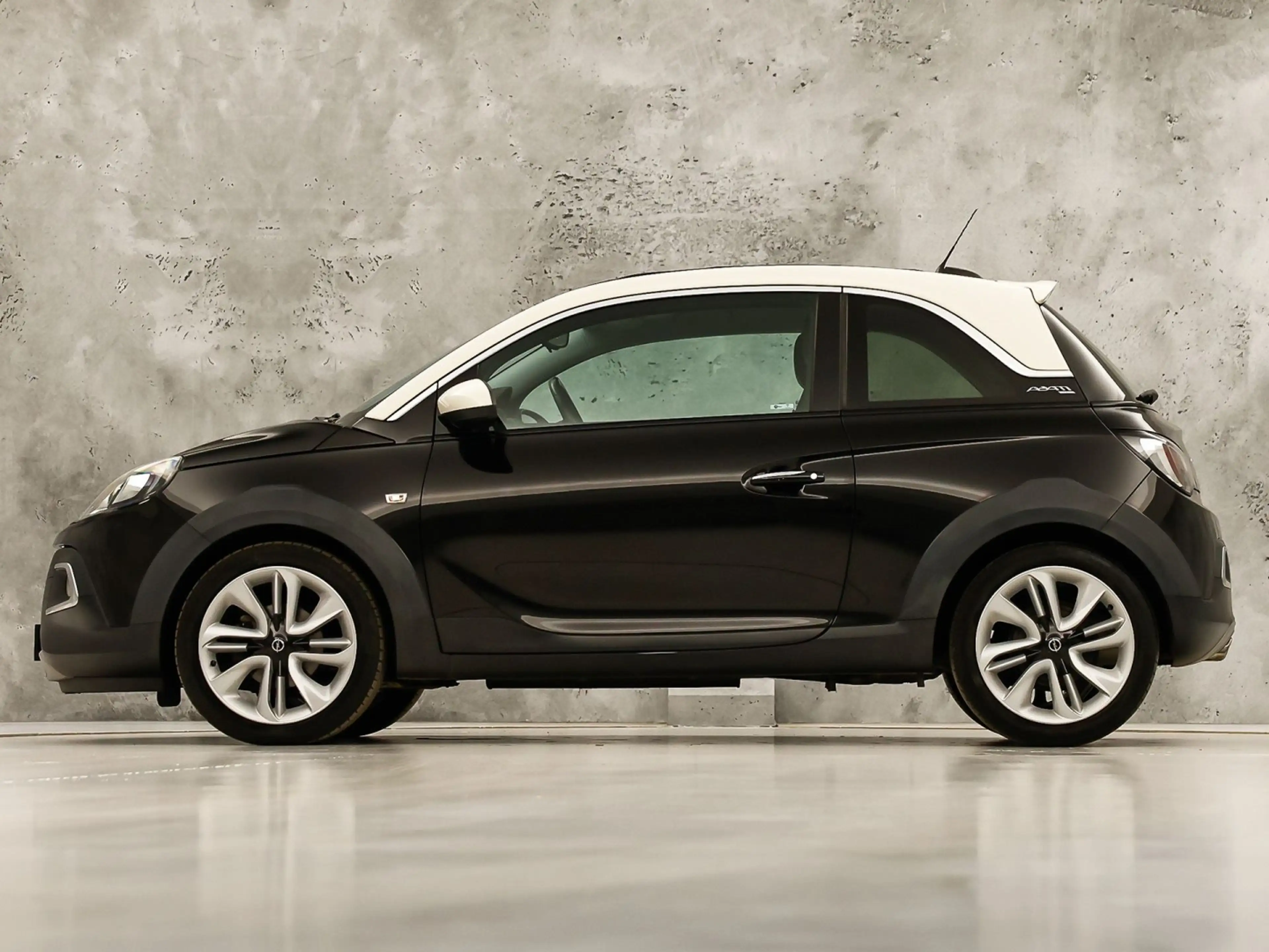 Opel Adam 1.0 Turbo Rocks Online Sports (SCHUIFDAK, APPLE CA — photo 2