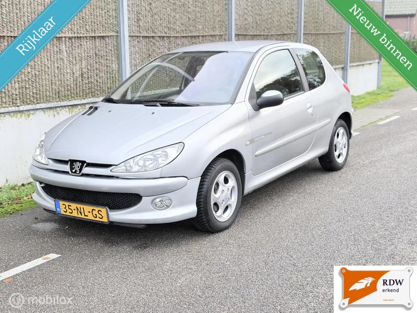 Peugeot 206 1.4 Pop' Art NAP/AIRCO/LAGE KM STAND/NETTE AUTO Grijs - 2
