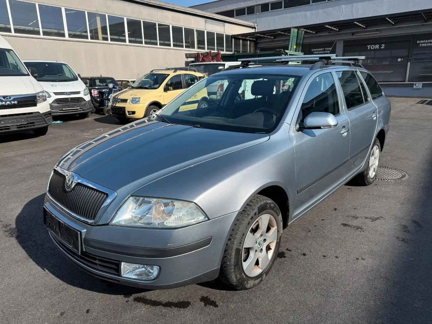 Skoda Octavia Combi 4X4 Grau - 1
