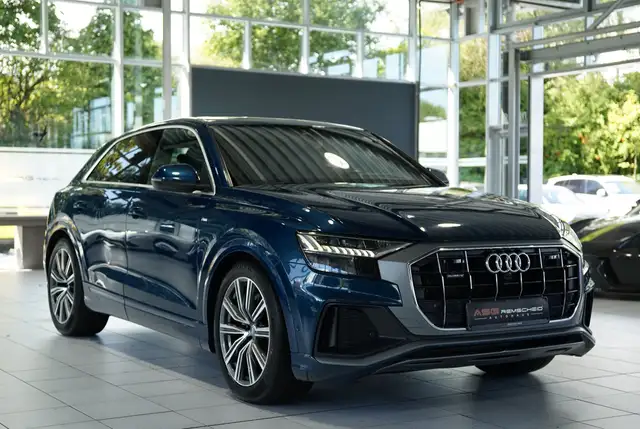 Audi Q8 view 5