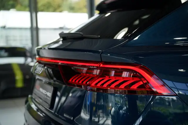 Audi Q8 view 14