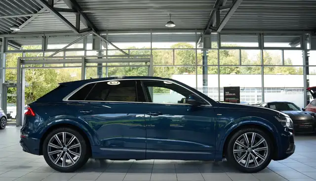 Audi Q8 view 6