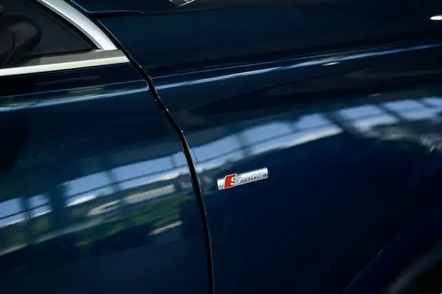 Audi Q8 view 15