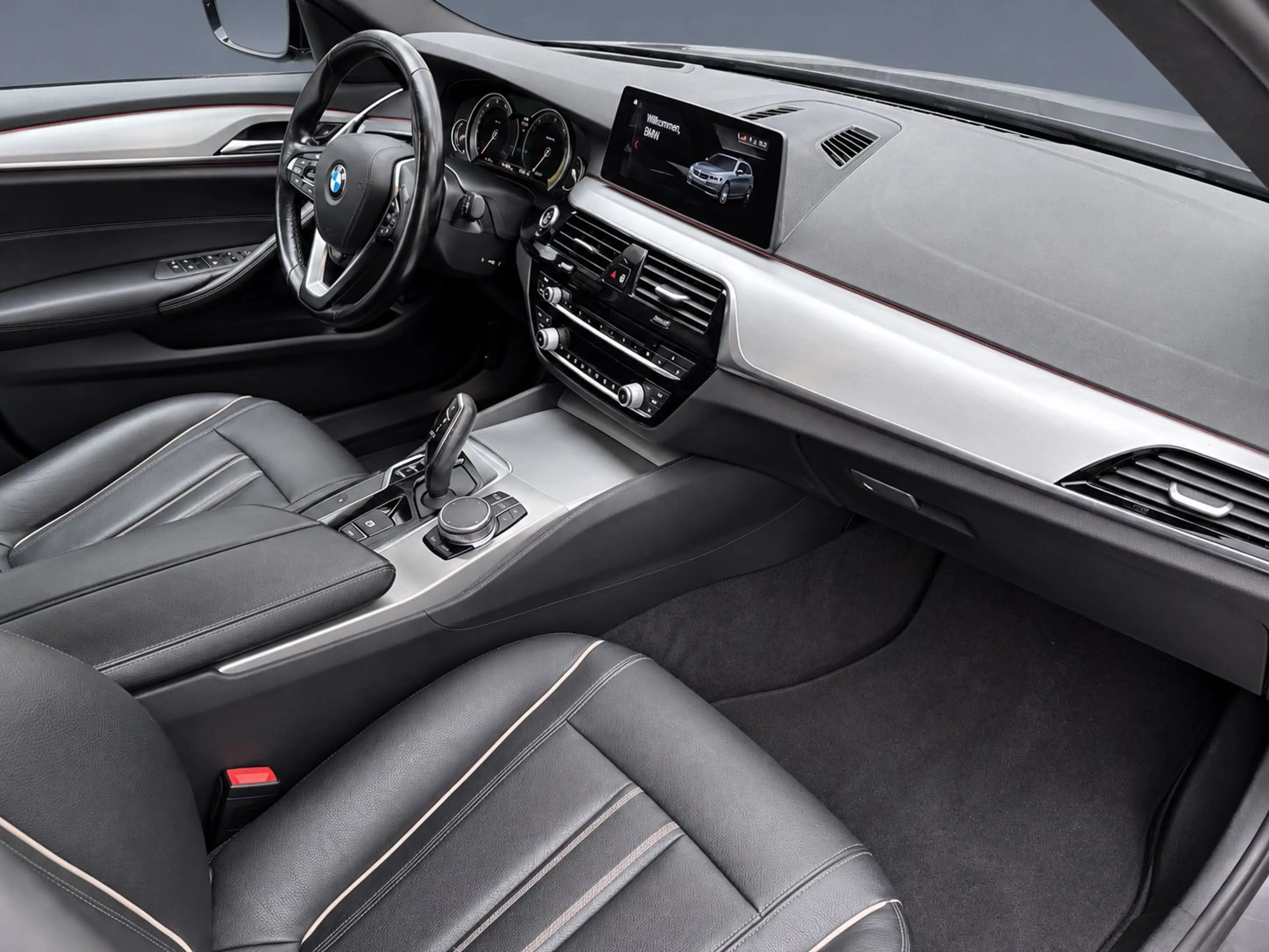 BMW 530 d xDrive Luxury Line * LEDER * NAVI * ACC * — photo 10