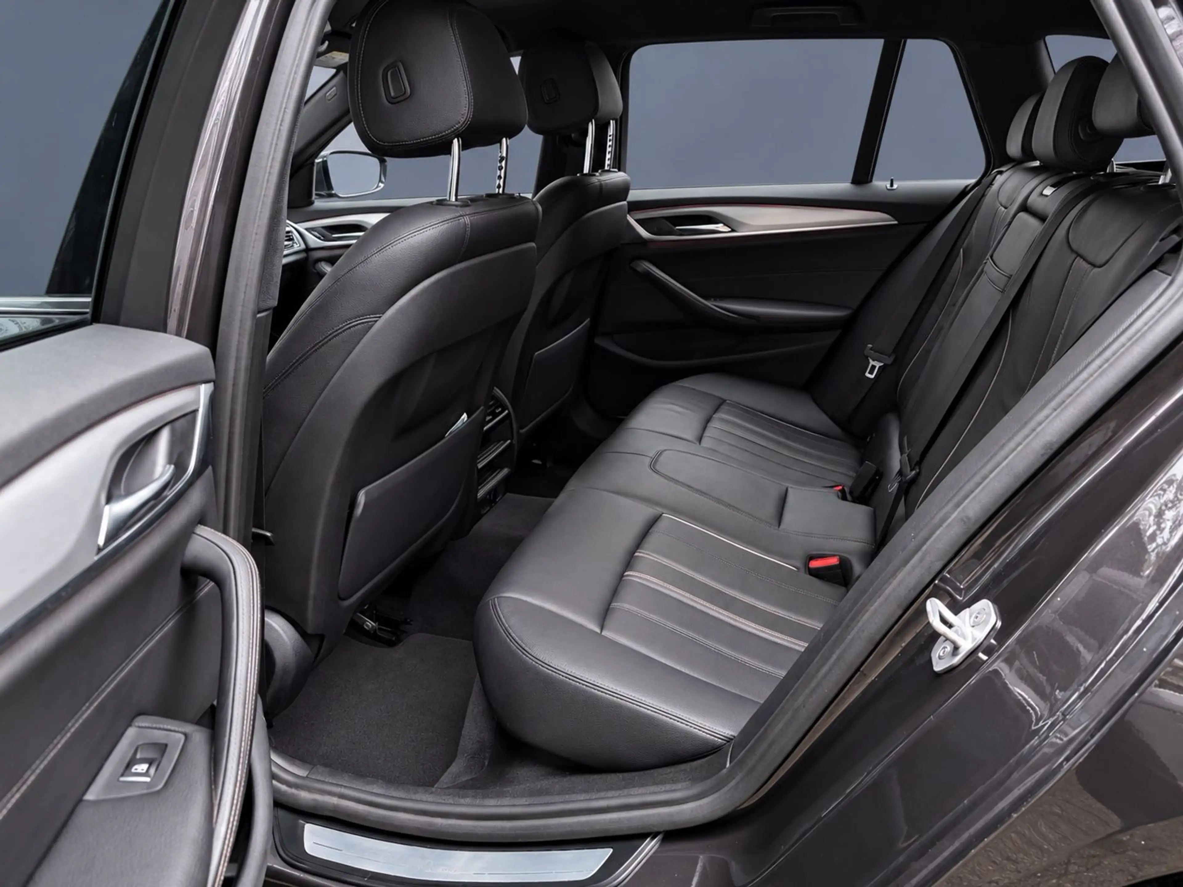 BMW 530 d xDrive Luxury Line * LEDER * NAVI * ACC * — photo 12