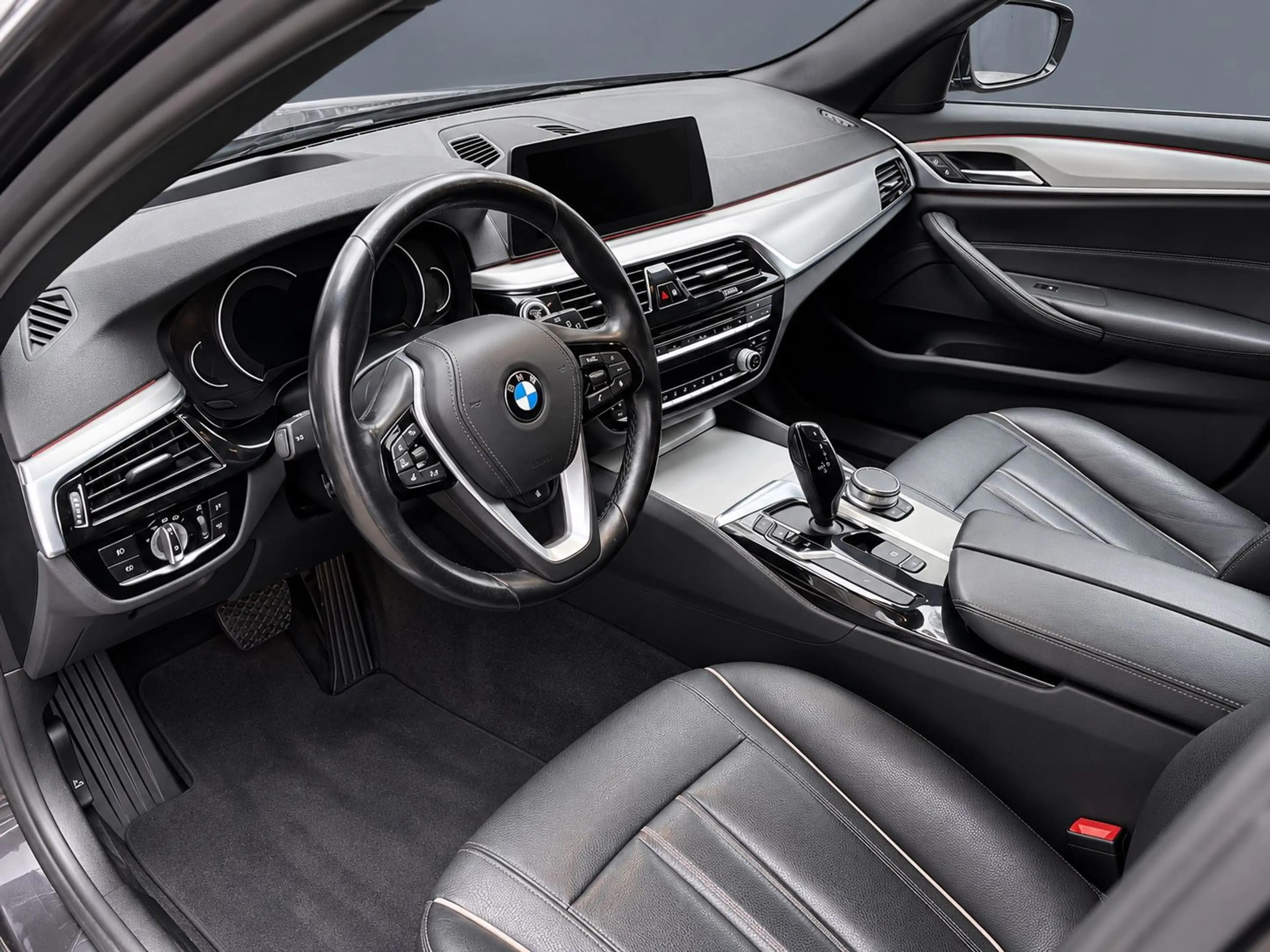 BMW 530 d xDrive Luxury Line * LEDER * NAVI * ACC * — photo 6