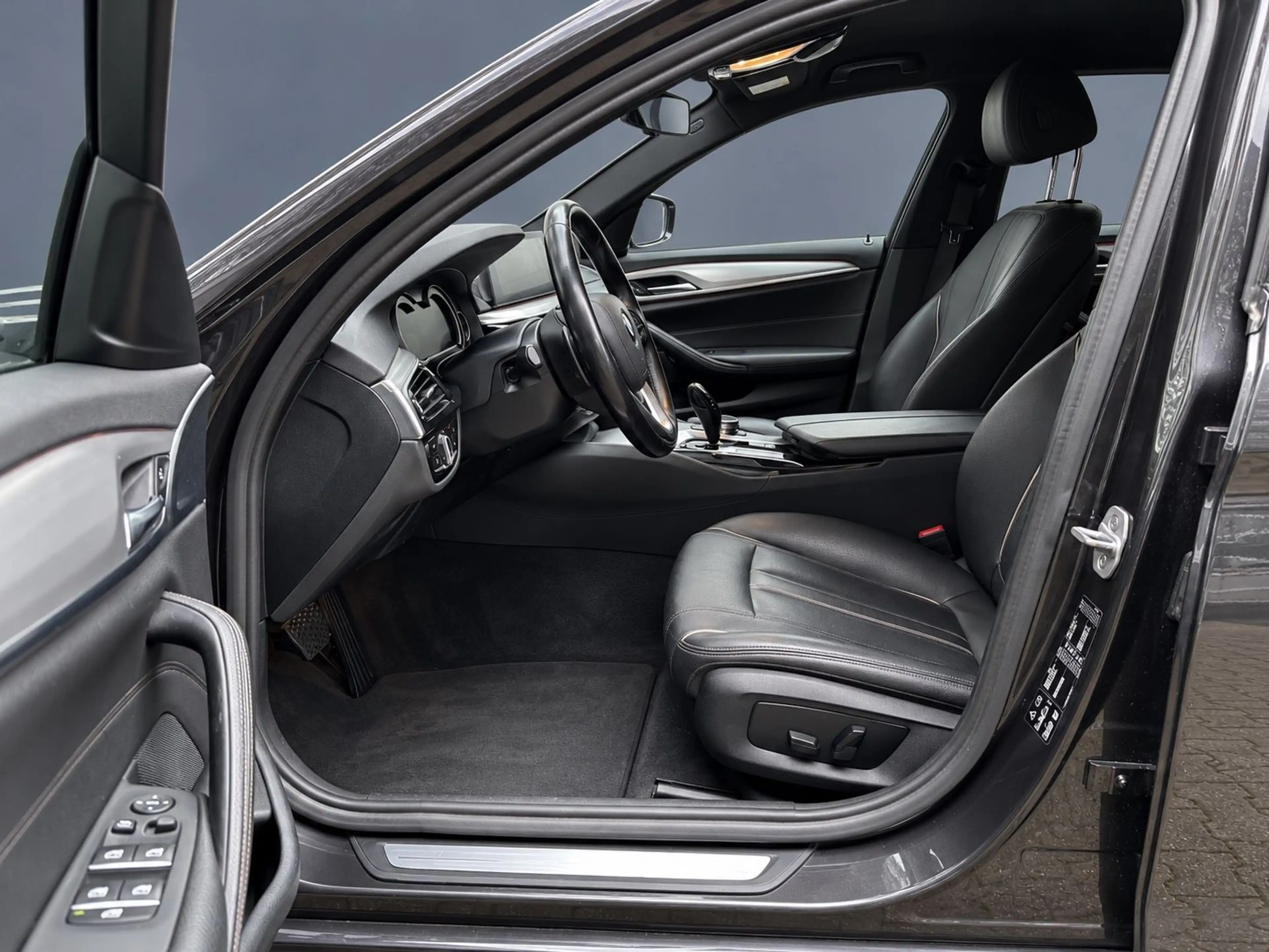 BMW 530 d xDrive Luxury Line * LEDER * NAVI * ACC * — photo 7