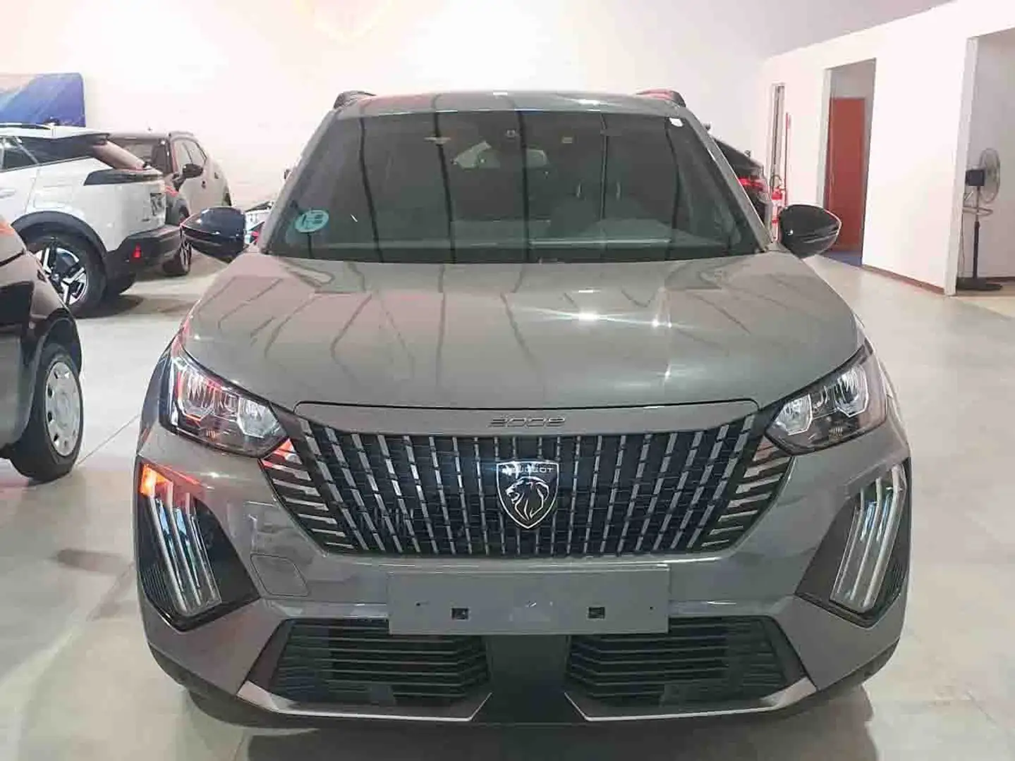 Peugeot 2008 1.2 puretech Allure Gris - 2