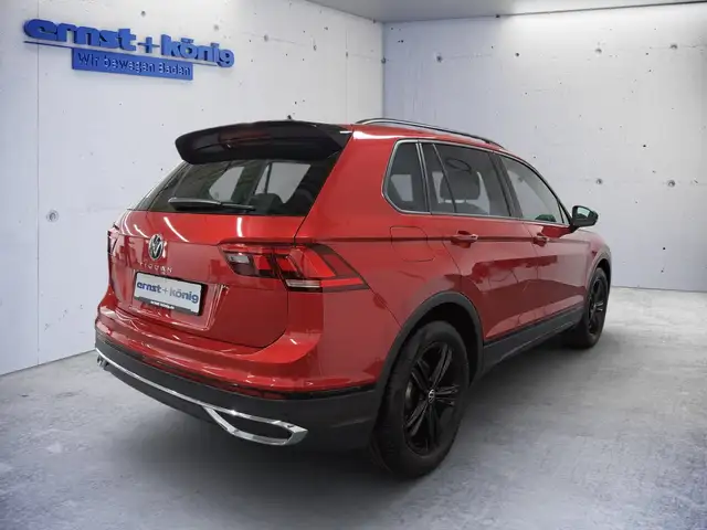 Volkswagen Tiguan view 3