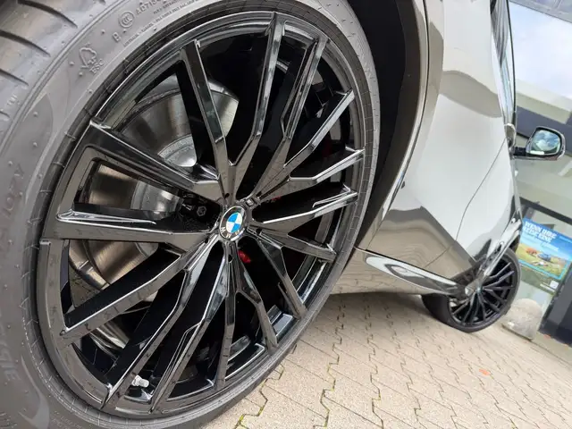 BMW X5 view 3