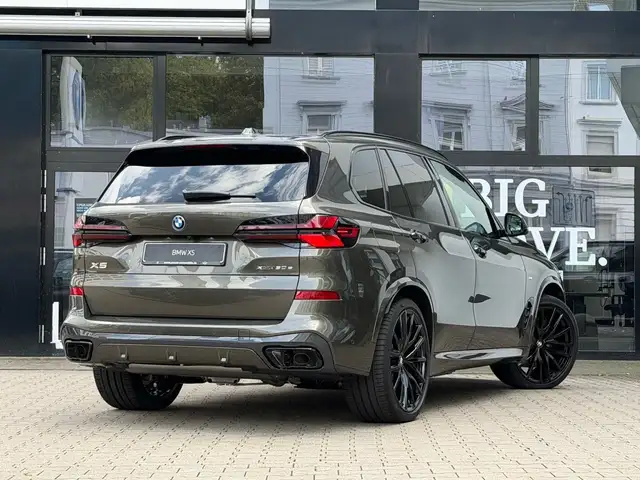 BMW X5 view 2