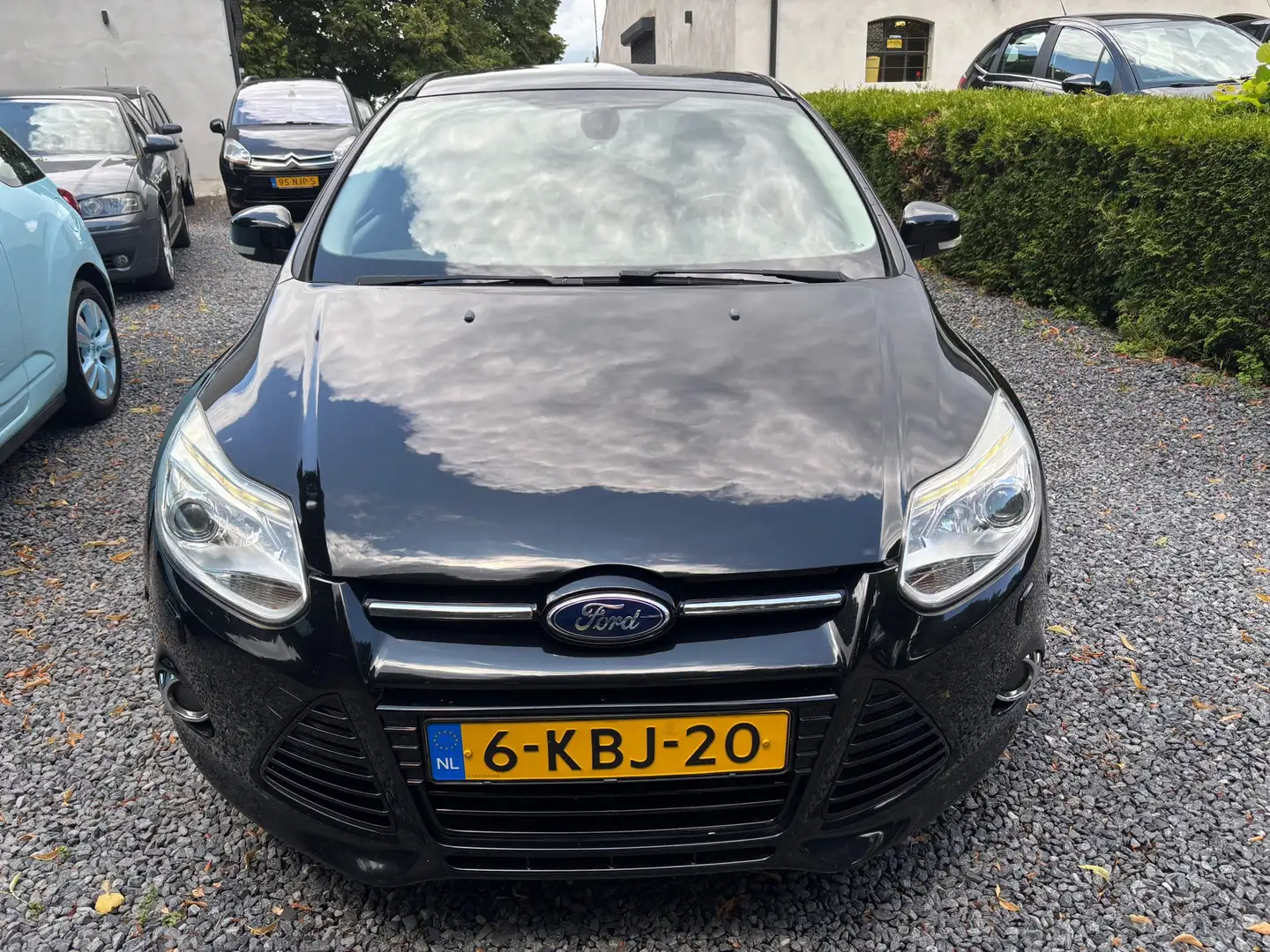 Ford Focus 1.0 EcoBoost Titanium NAVIGATIE Zwart - 2