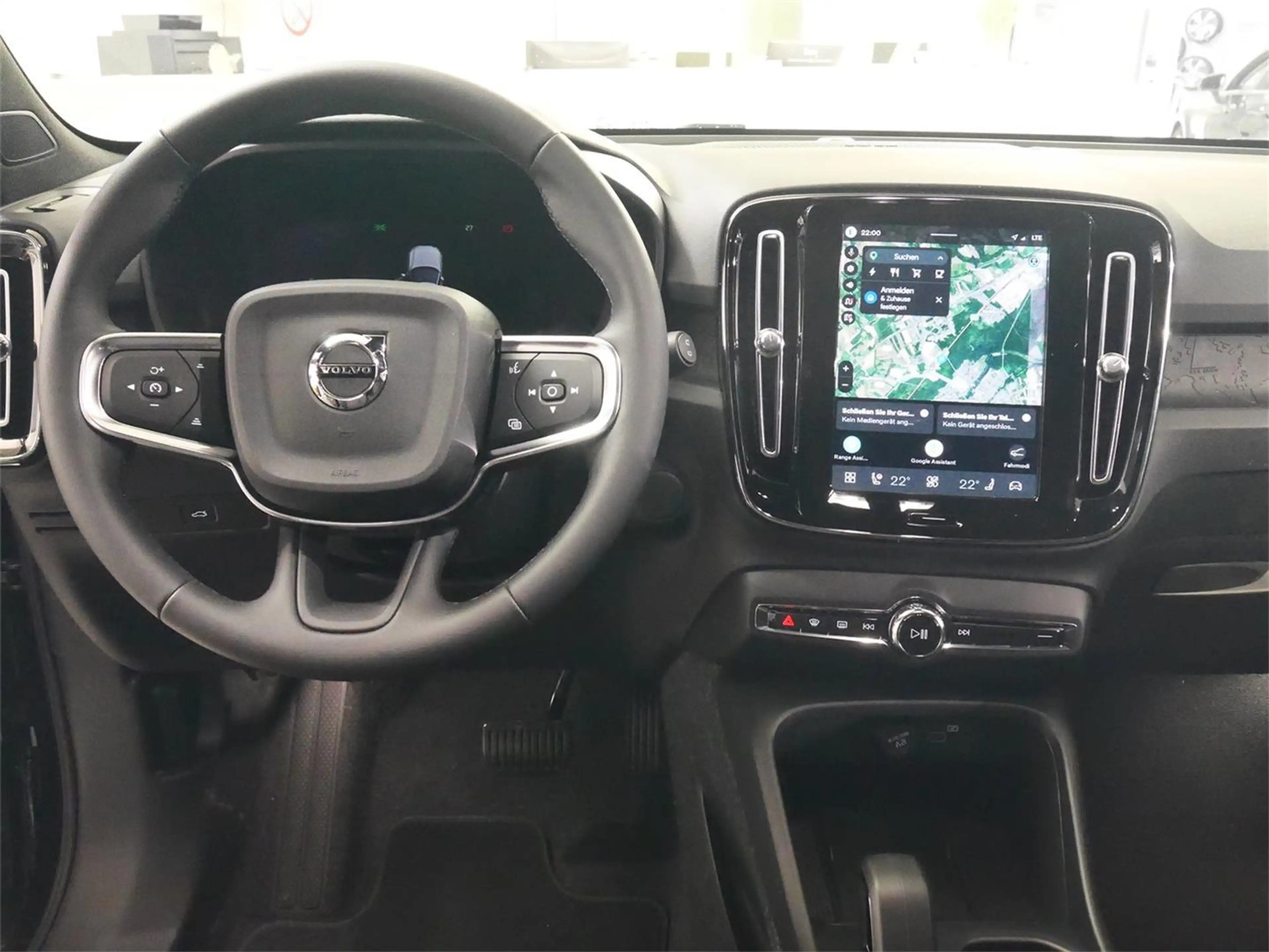 Volvo EX40 Extended Range Plus Dark — photo 11