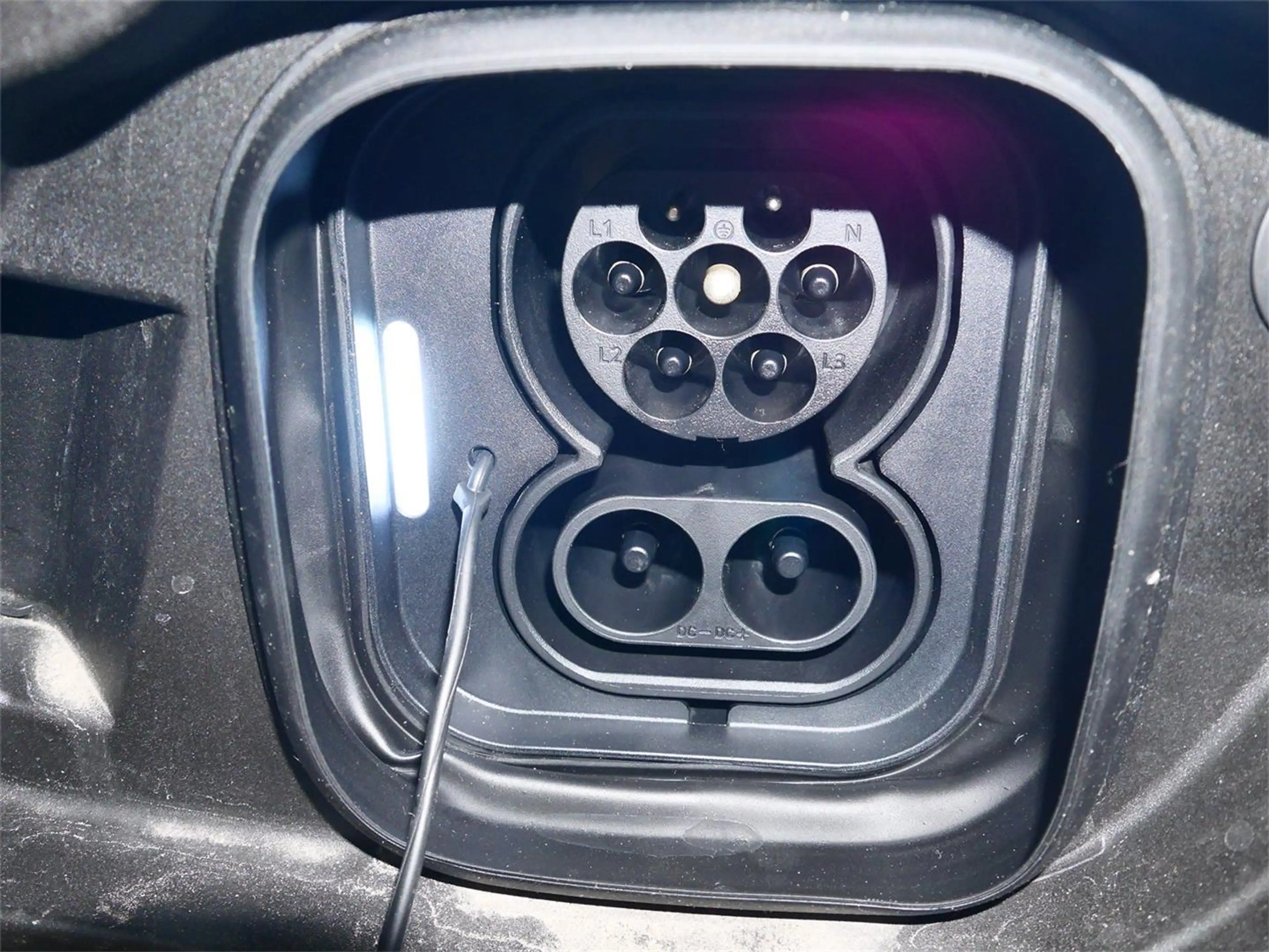 Volvo EX40 Extended Range Plus Dark — photo 10