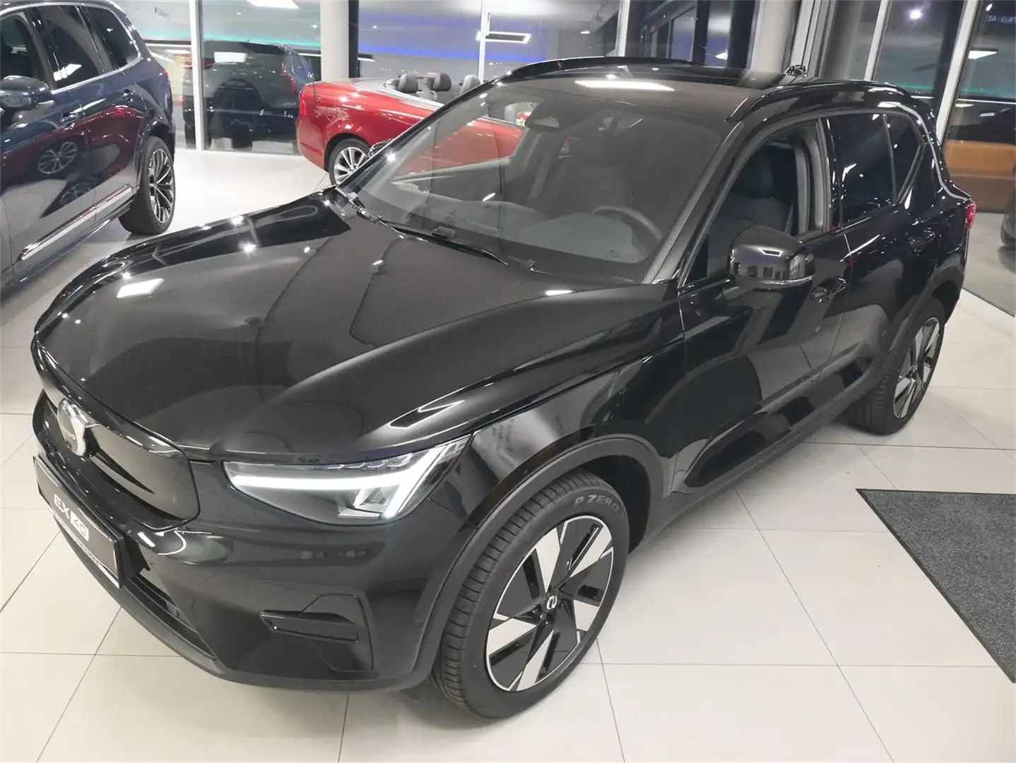 Volvo EX40 Extended Range Plus Dark Schwarz - 2