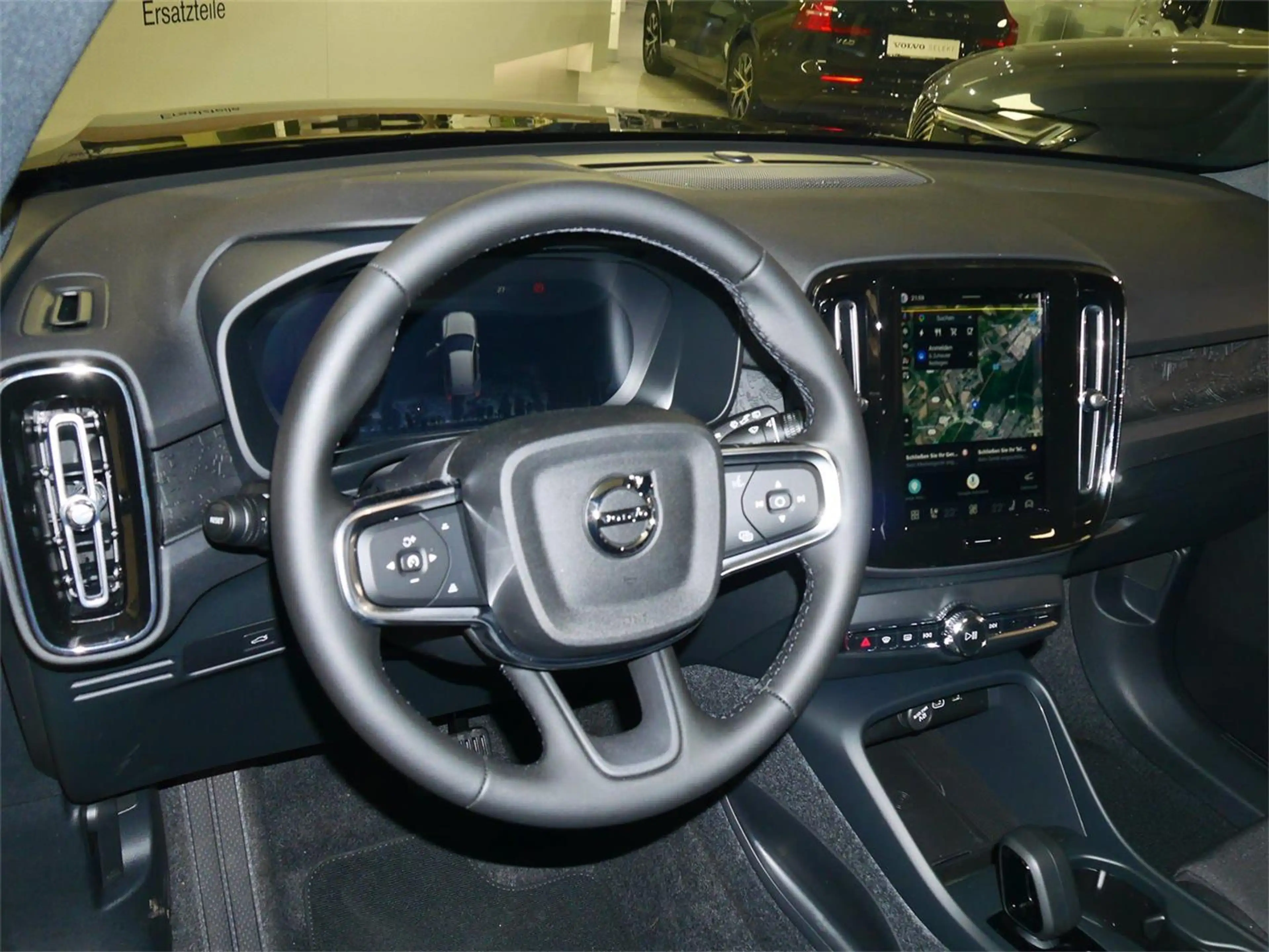 Volvo EX40 Extended Range Plus Dark — photo 8