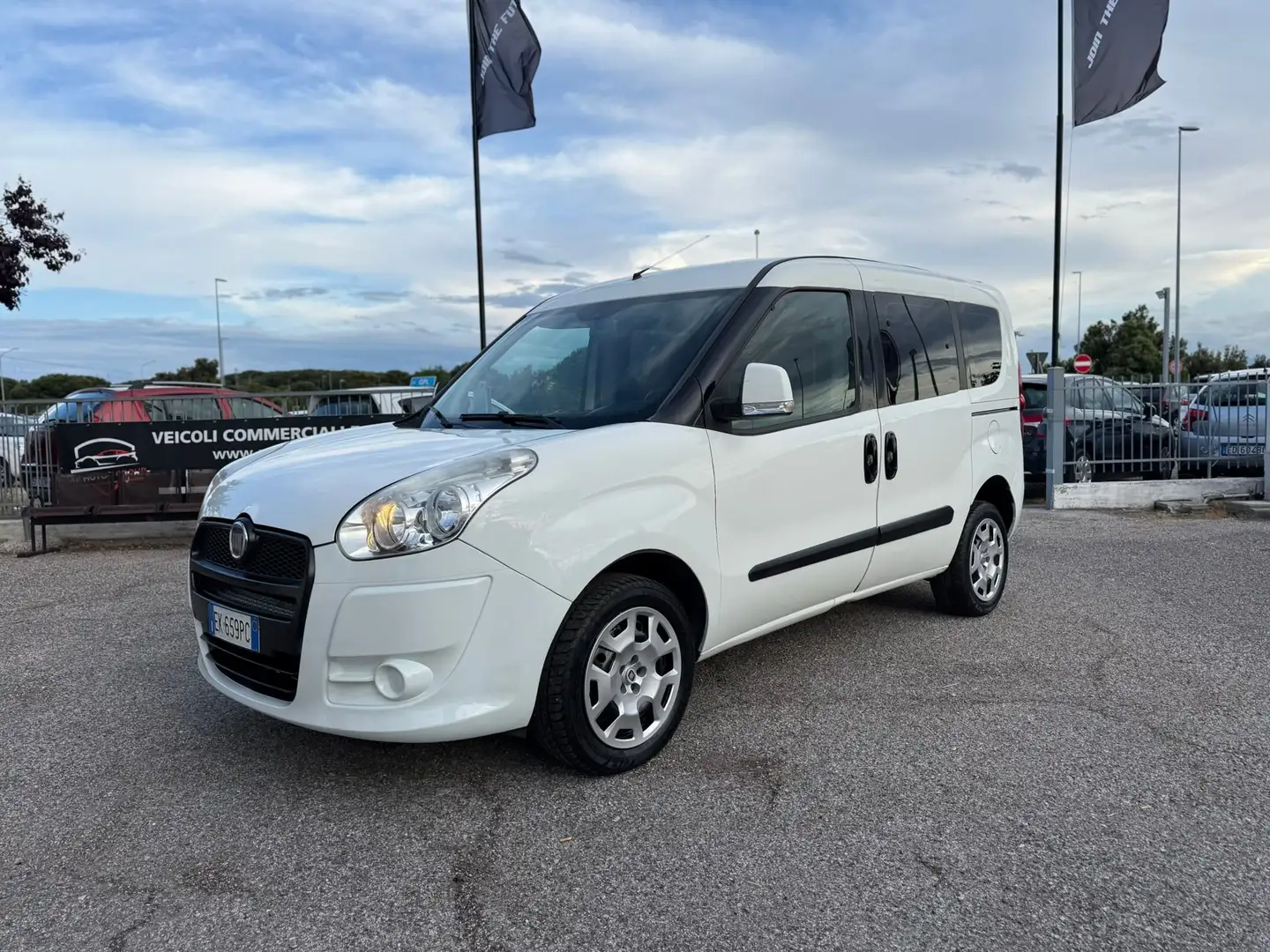 Fiat Doblo Doblo 1.4 16v Emotion bijela - 2