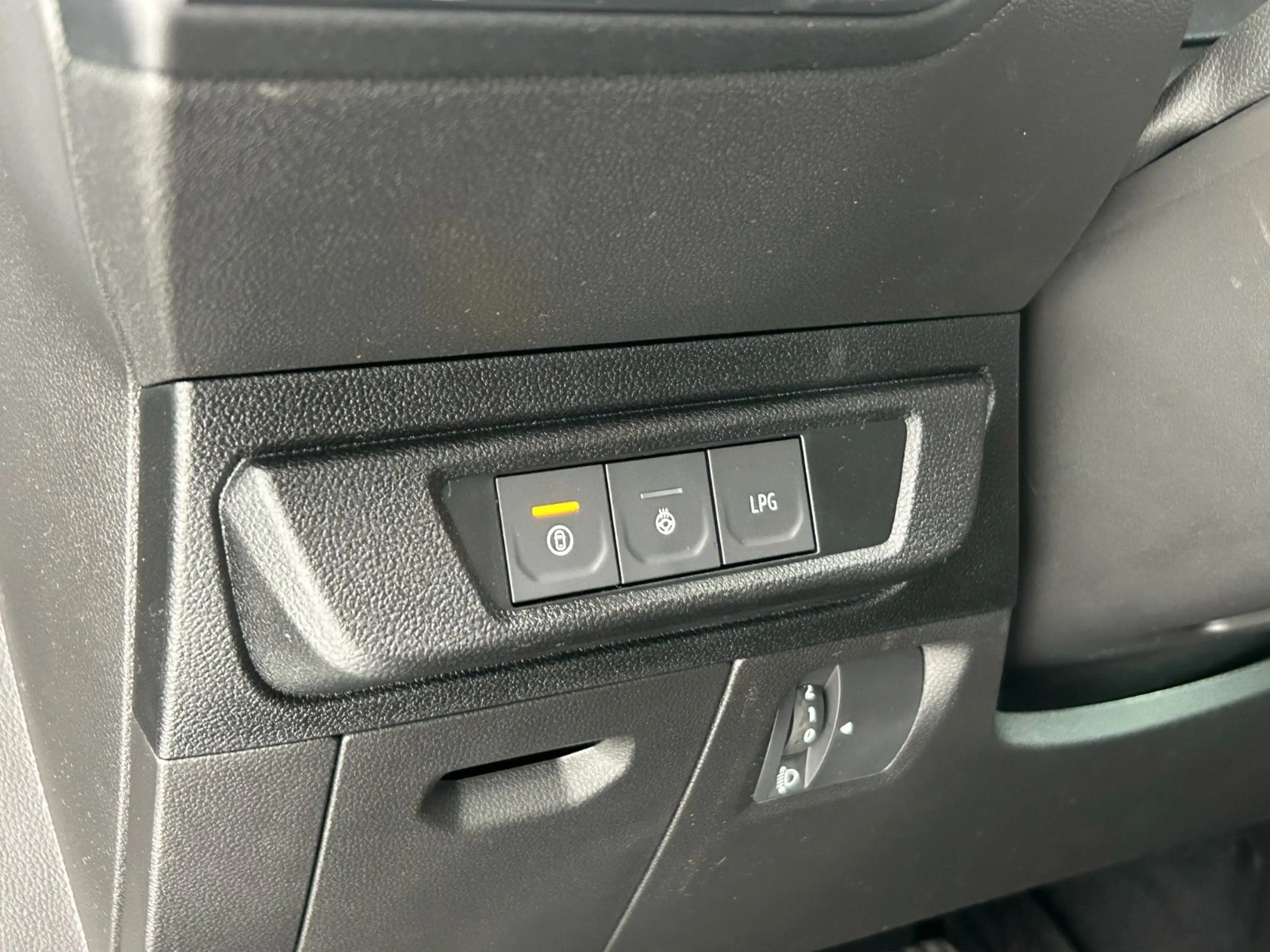 Dacia Sandero Stepway Extreme ECO-G 120 Winter P. — photo 15