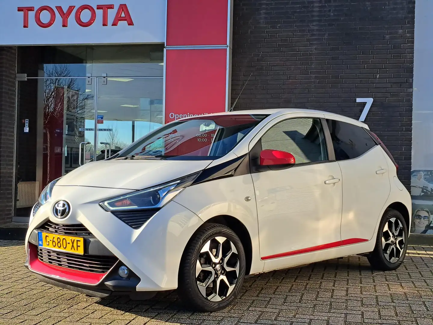 Toyota Aygo X X-JOY 5-DEURS APPLE/ANDROID CLIMA CAMERA 16"LMV LE Белый - 1