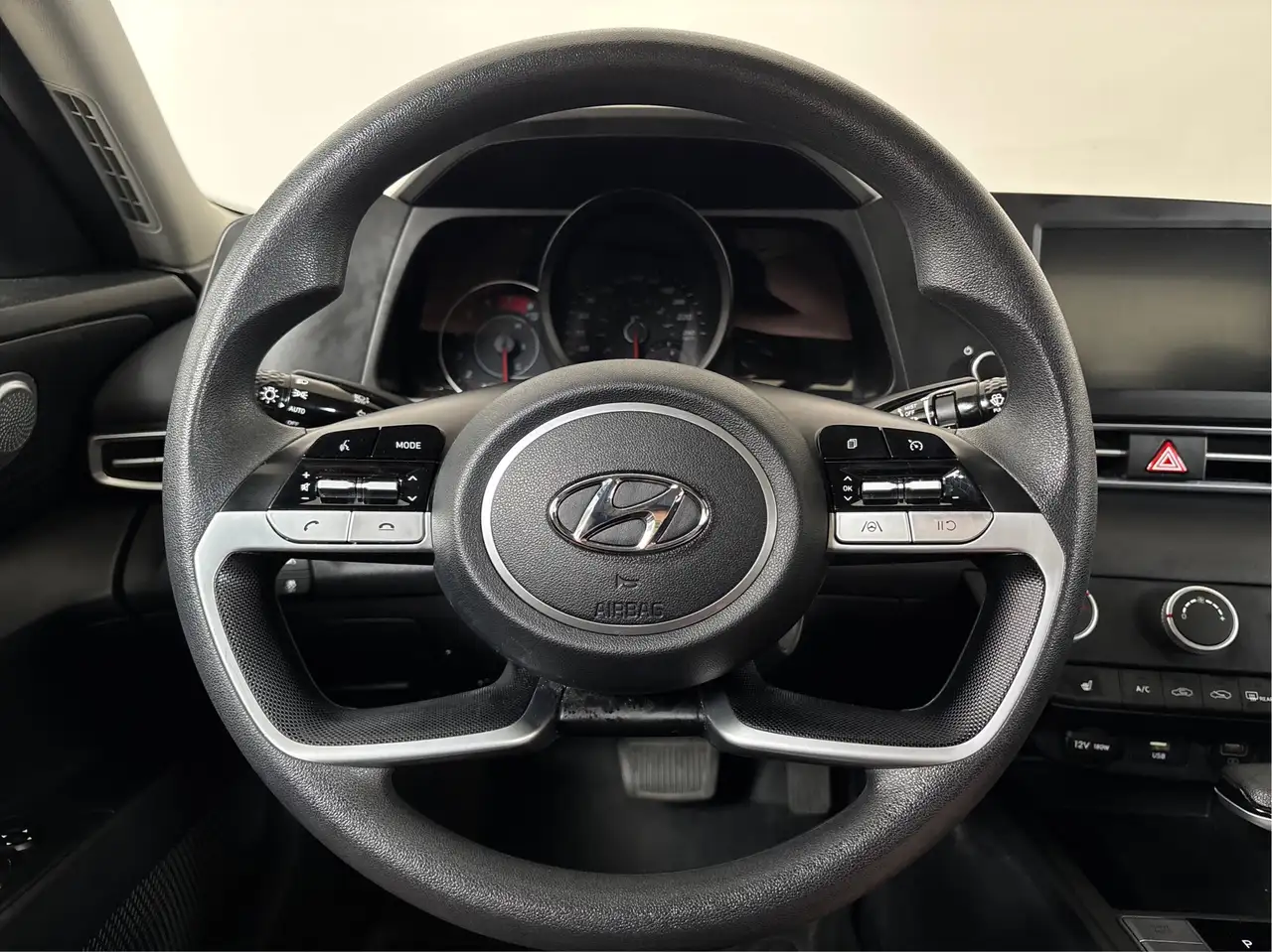 Hyundai ELANTRA снимка Hyundai ELANTRA