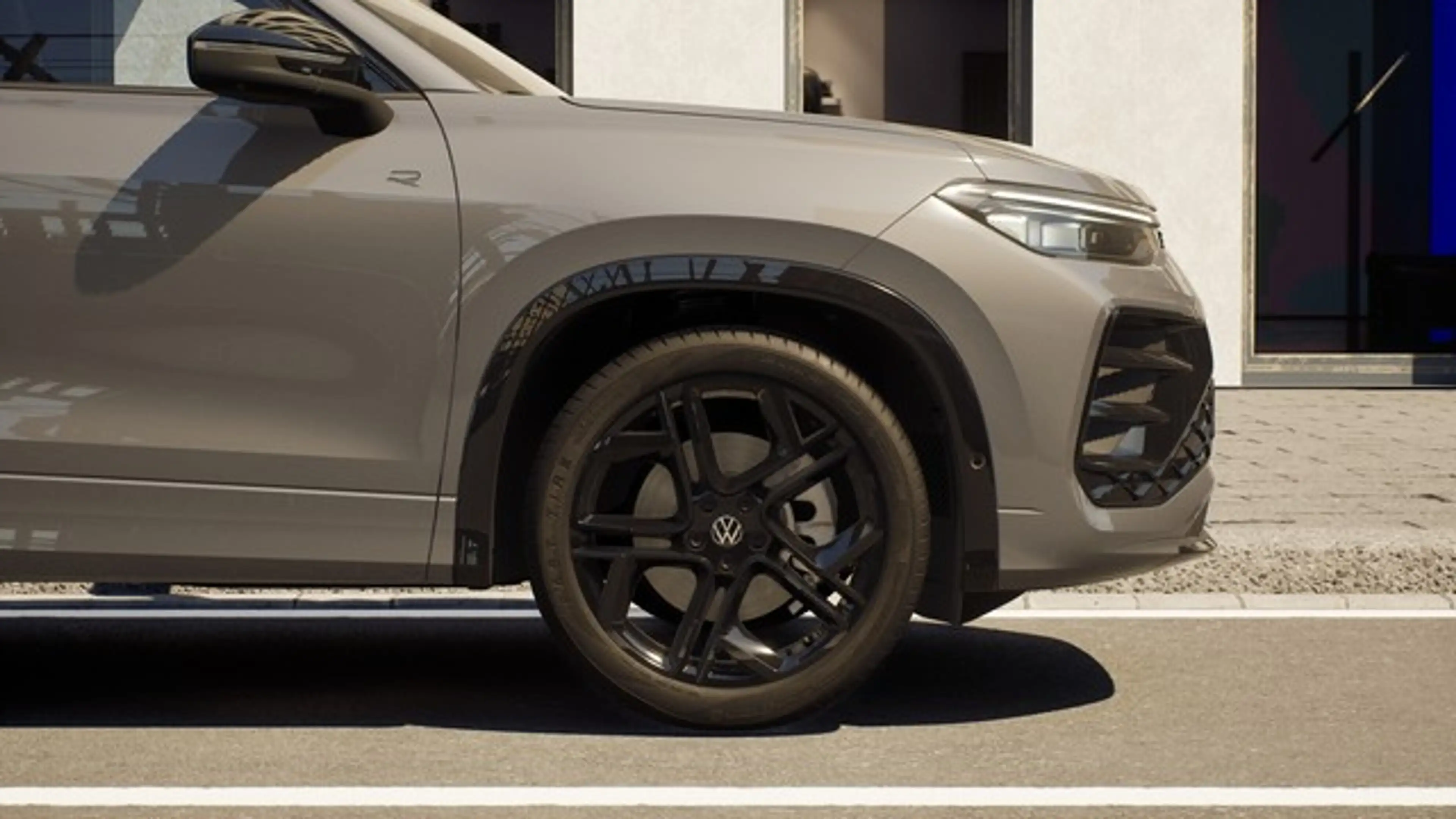 Volkswagen Tayron "R-LINE" 1,5 l eHybrid 6-Gang DSG — photo 5