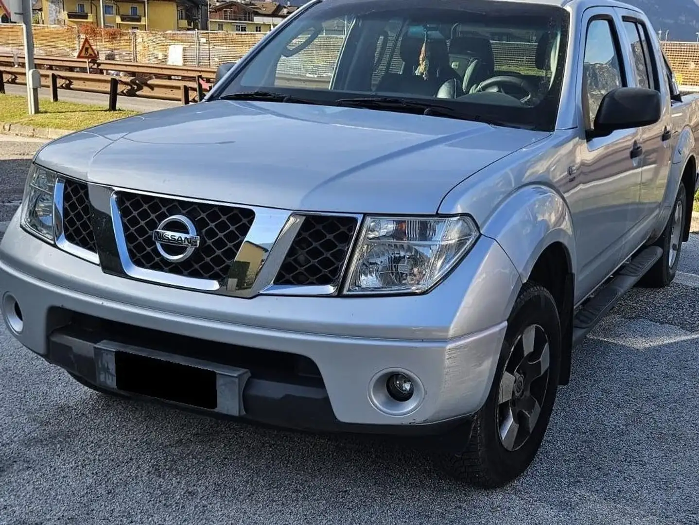 Nissan Navara Navara 2005 d.cab 2.5 dci XE 174cv Argento - 1