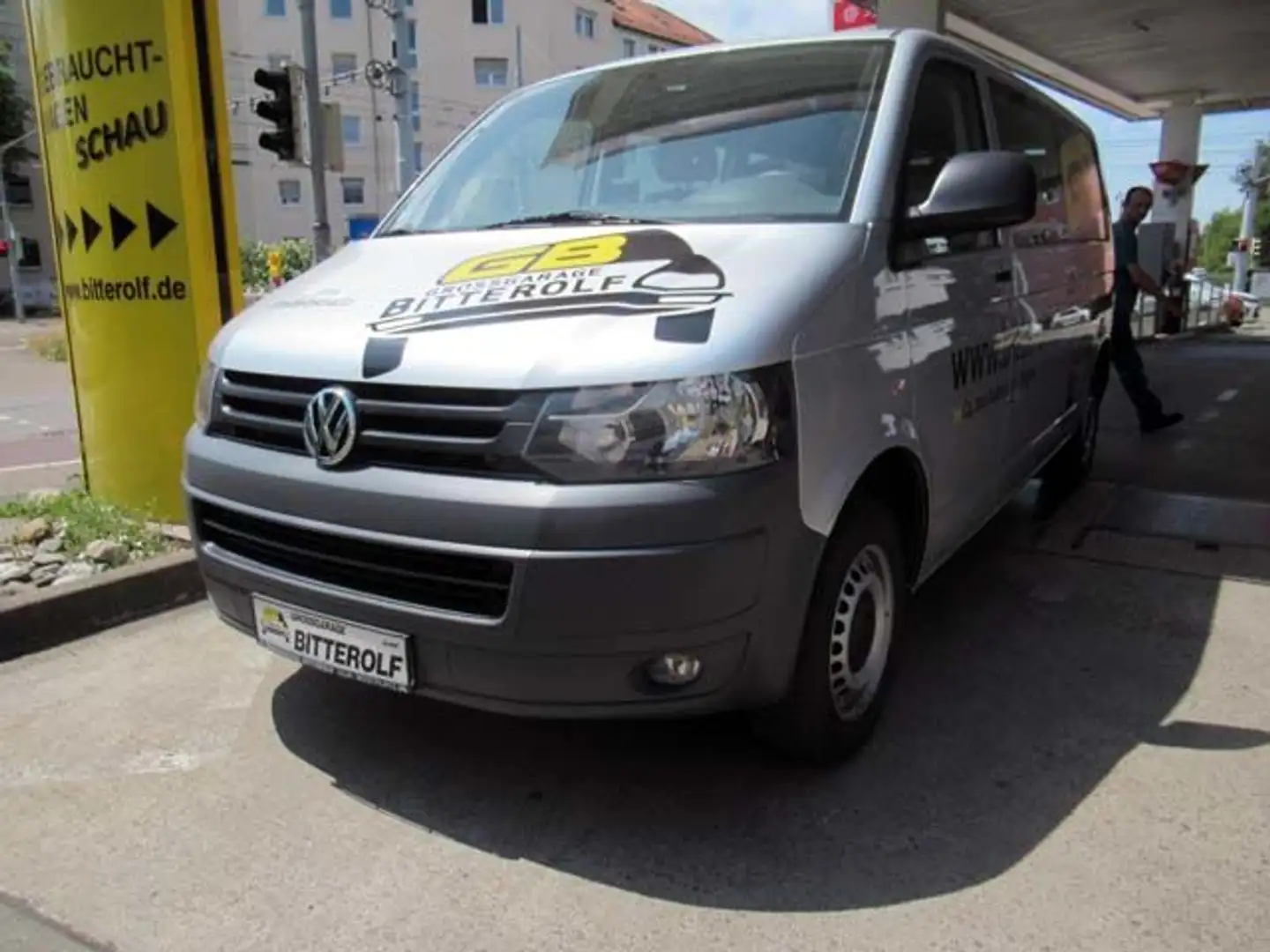 Volkswagen T5 Kombi T5 2,0TDI 4Motion 7Sitzer lang Navi/AHK/langer R Срібний - 2