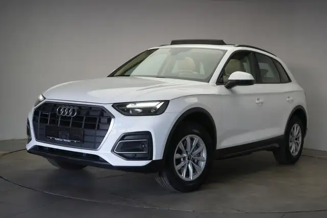 Audi Q5 view 3