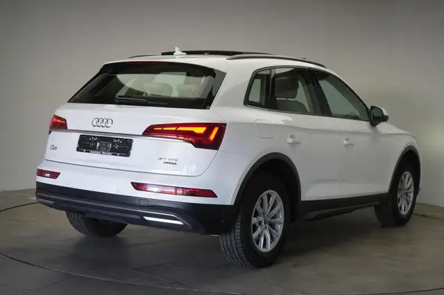 Audi Q5 view 4
