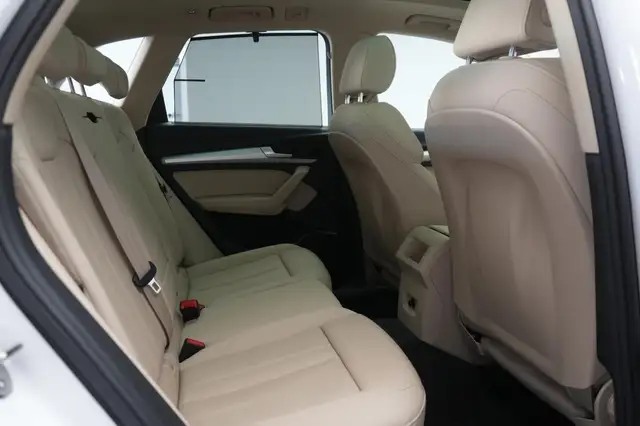 Audi Q5 view 8
