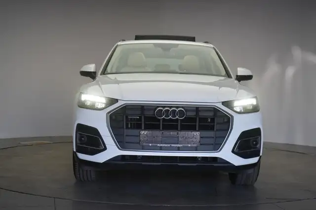 Audi Q5 view 2